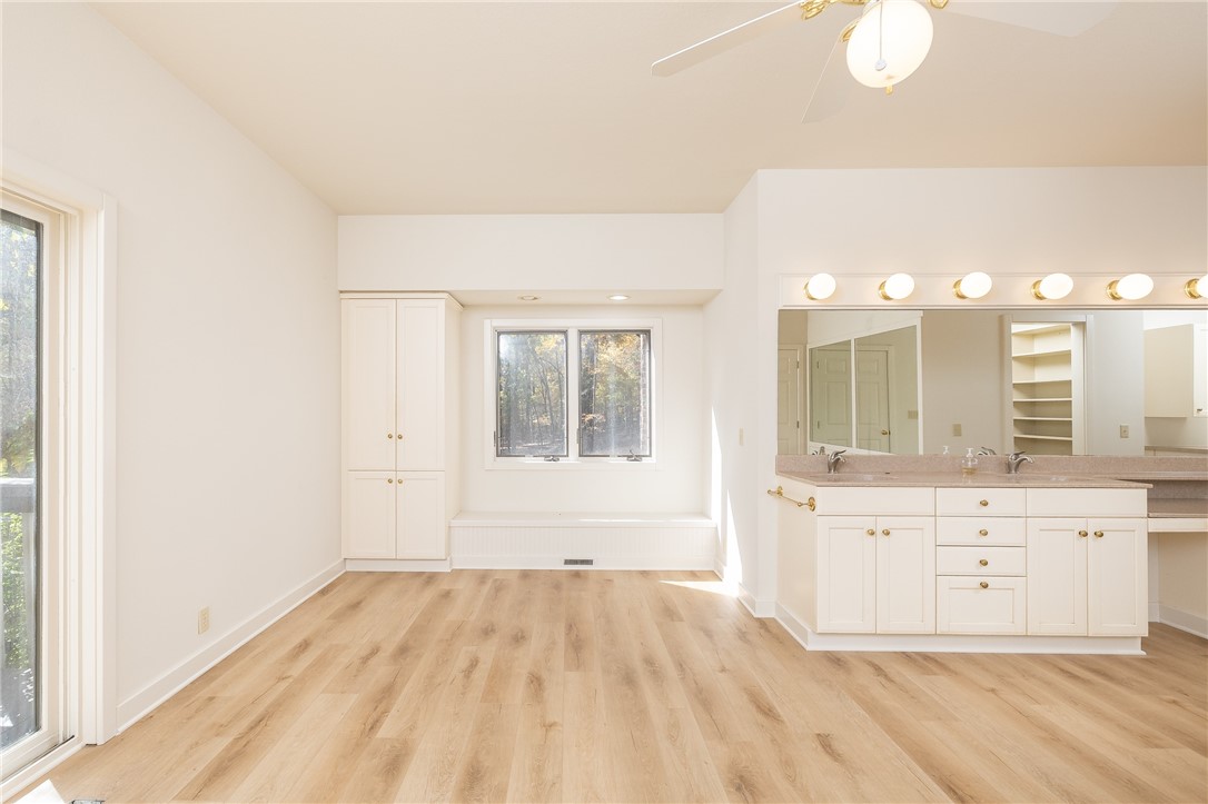 Fayetteville, Arkansas, 72703, United States, 3 Bedrooms Bedrooms, ,3 BathroomsBathrooms,Residential,For Sale,1989133