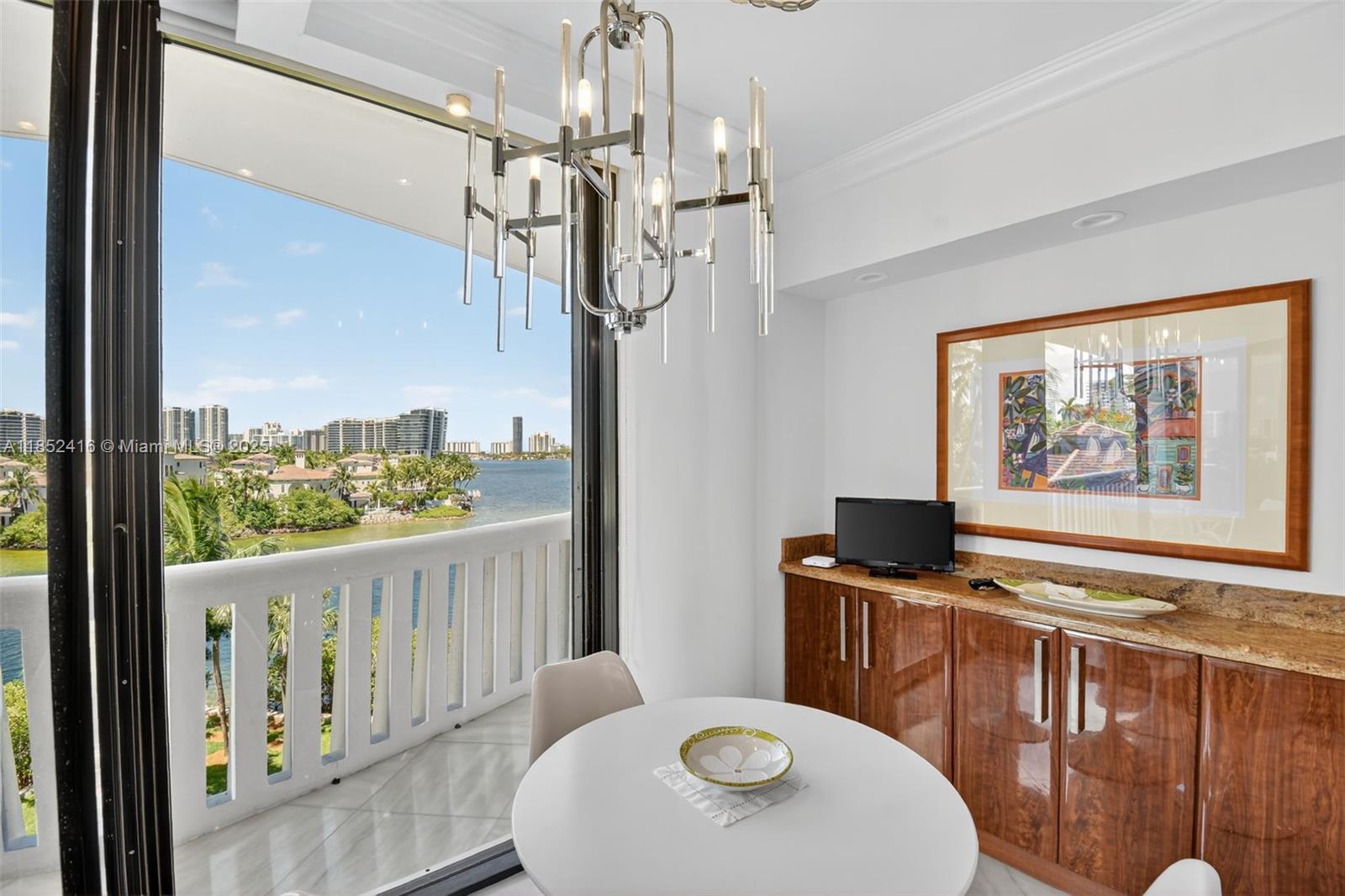 Aventura, Florida, 33160, United States, 2 Bedrooms Bedrooms, ,2 BathroomsBathrooms,Residential,For Sale,1908506