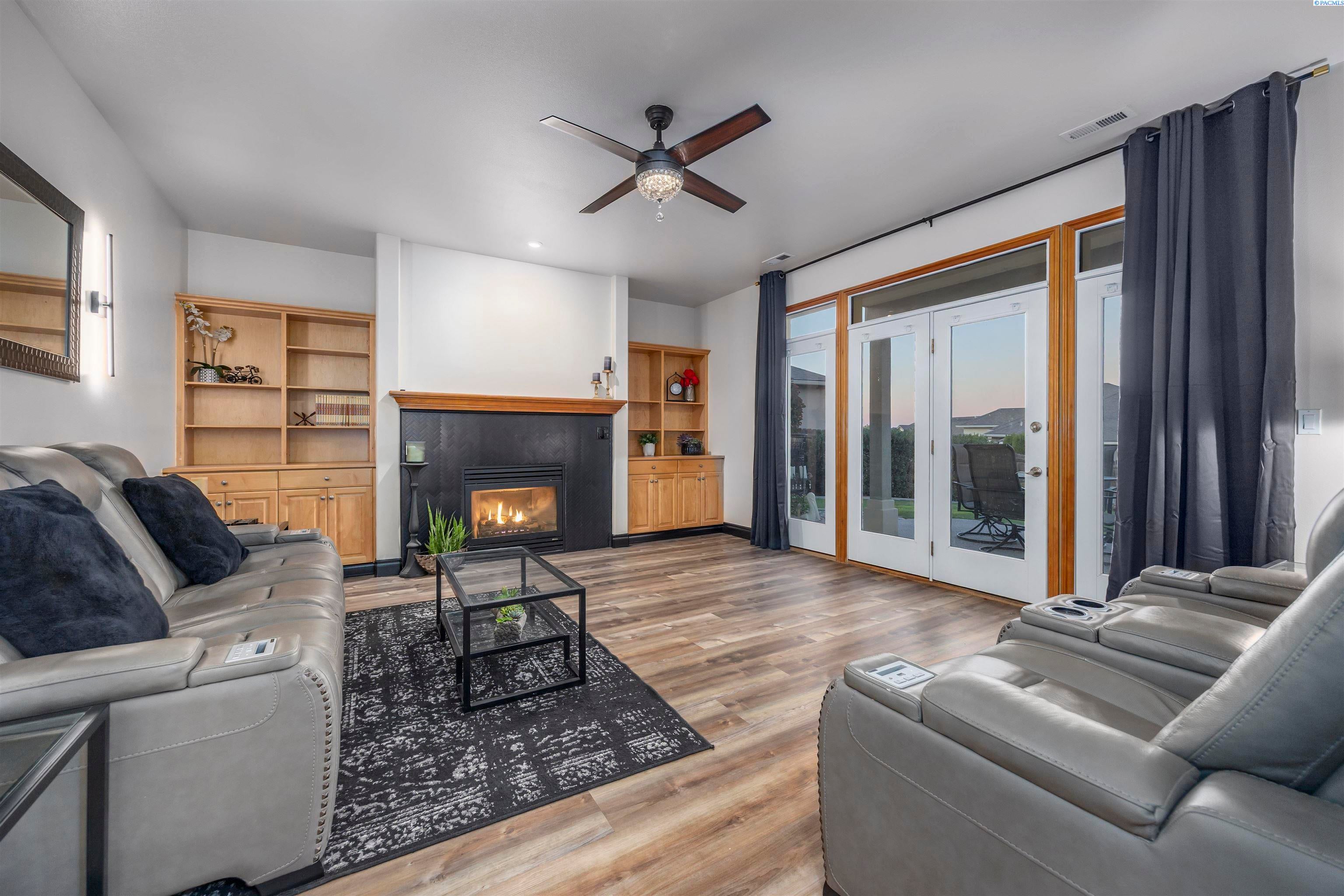 Kennewick, Washington, 99337, United States, 3 Bedrooms Bedrooms, ,3 BathroomsBathrooms,Residential,For Sale,1981093