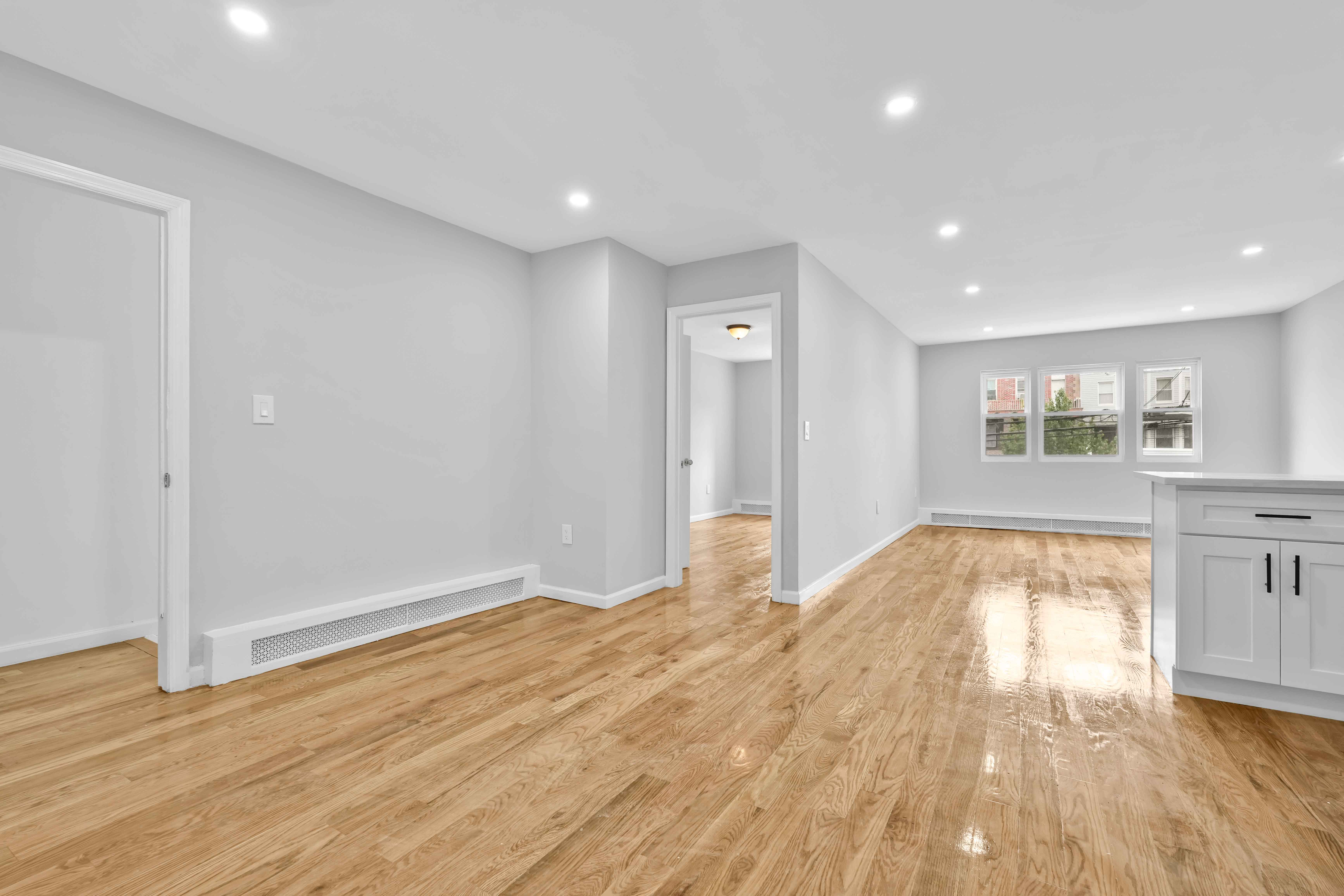 Bronx, New York, 1046, United States, 8 Bedrooms Bedrooms, ,5 BathroomsBathrooms,Residential,For Sale,1921443