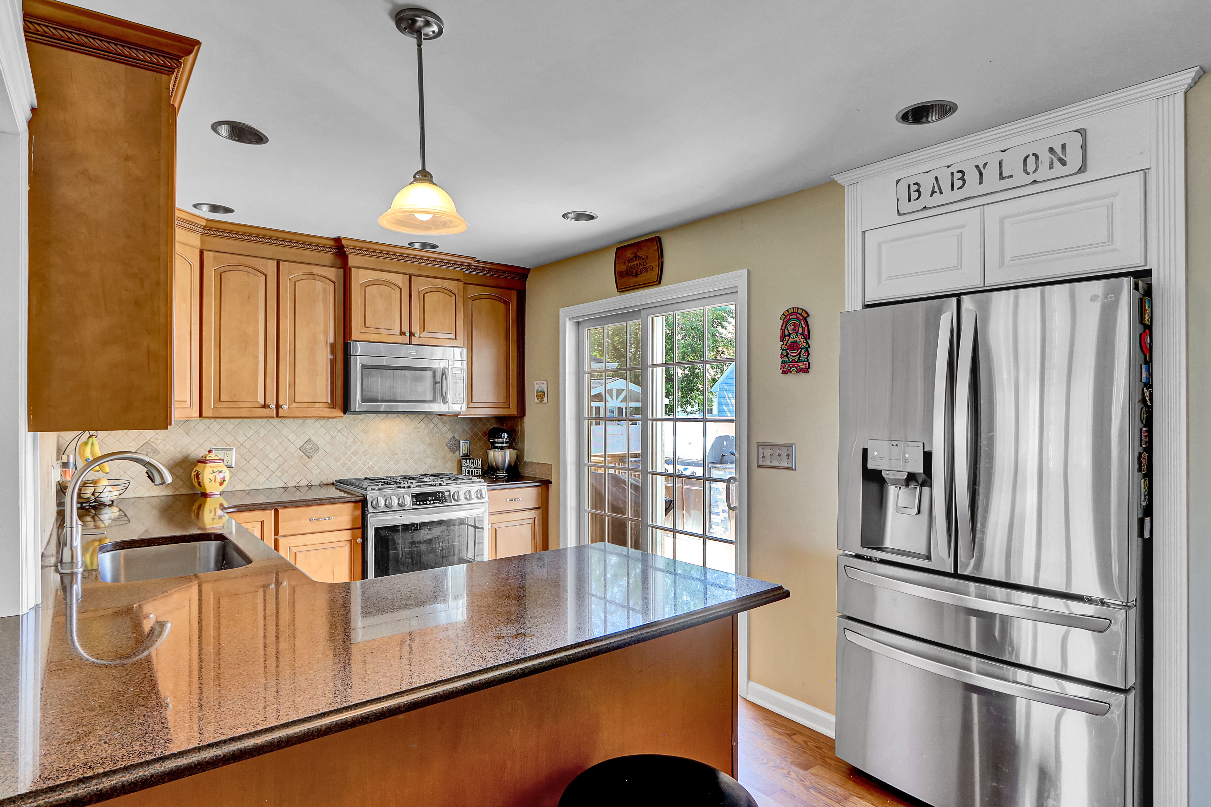 Babylon, New York, 11702, United States, 4 Bedrooms Bedrooms, ,2 BathroomsBathrooms,Residential,For Sale,1921304