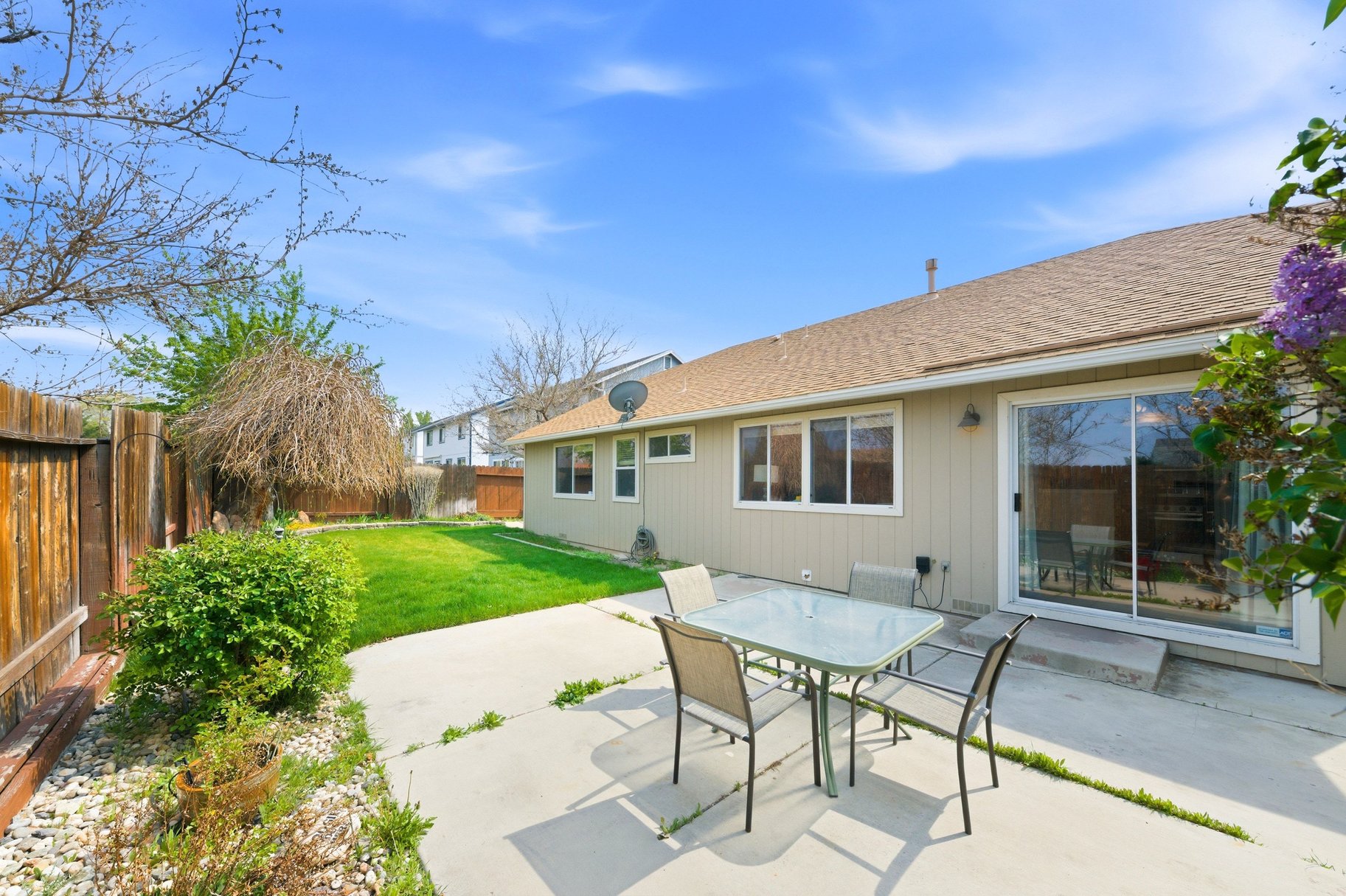  Turnkey Living with High Ceilings & Upgrades Throughout - 物件實景