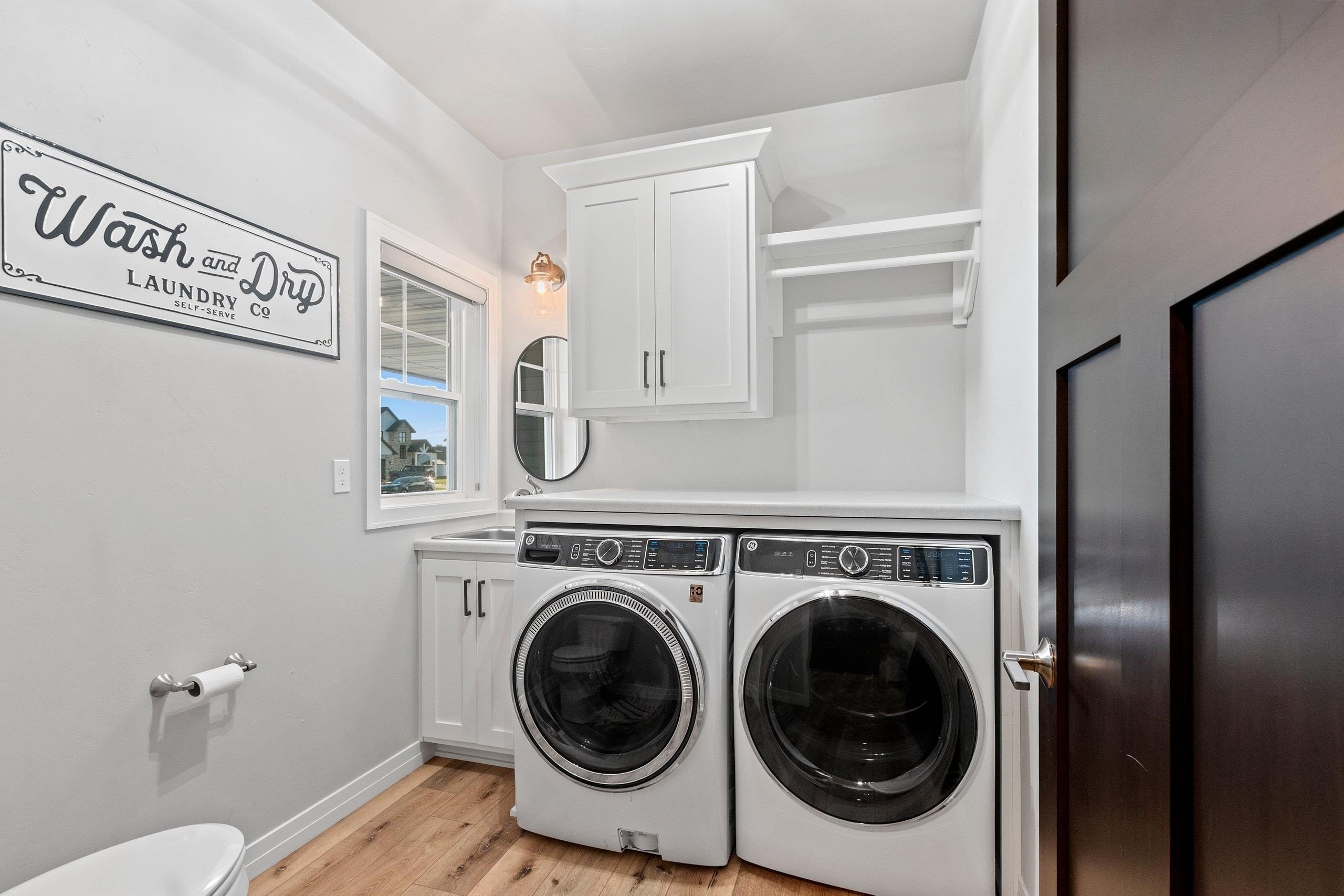 DE PERE, Wisconsin, 54115, United States, 4 Bedrooms Bedrooms, ,4 BathroomsBathrooms,Residential,For Sale,1982498