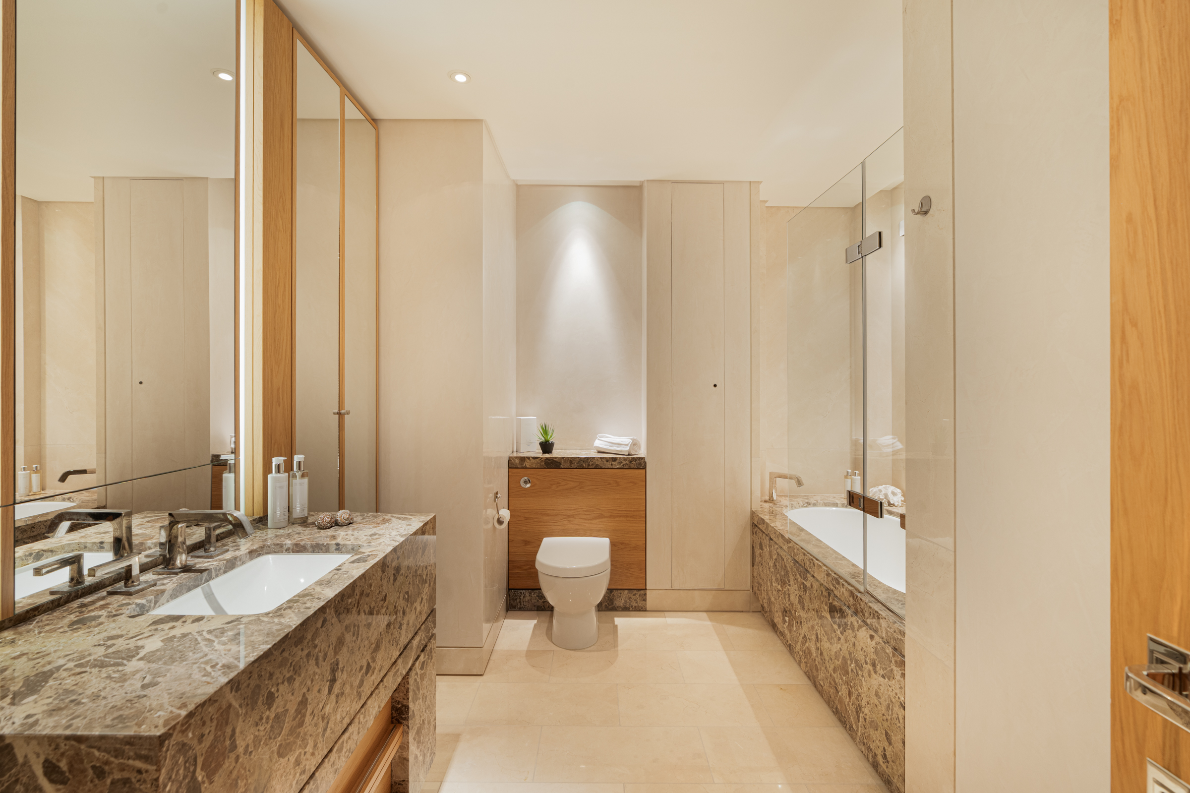  A Contemporary Two-Bedroom Residence With Private Terrace - 物件實景