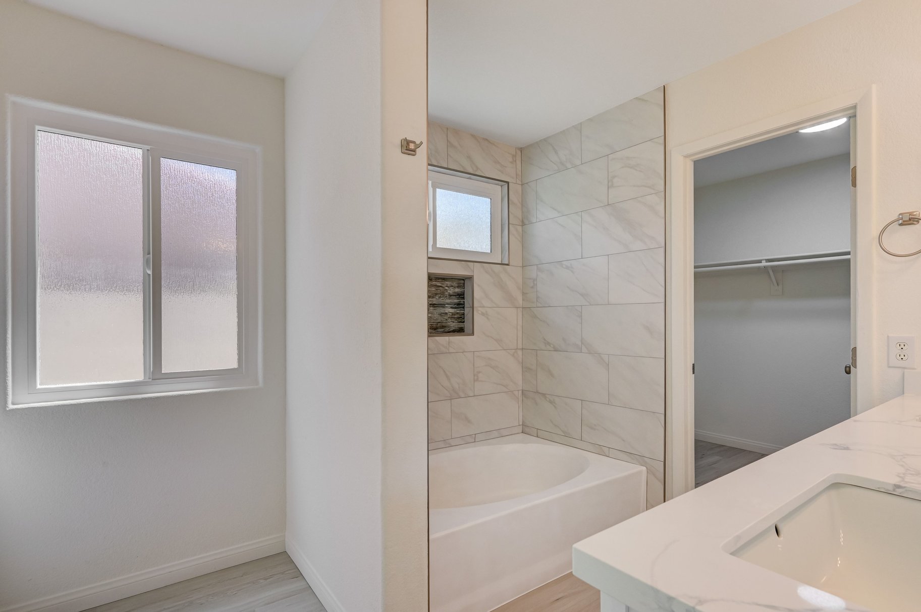  Newly Updated 3 Bed 2 Bath - 物件實景