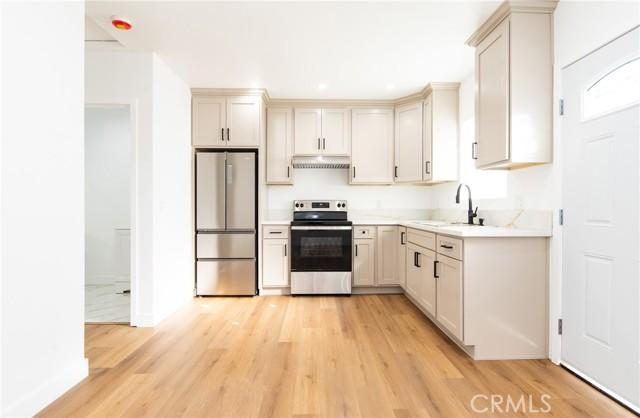 Los Angeles, California, 90001, United States, 5 Bedrooms Bedrooms, ,5 BathroomsBathrooms,Residential,For Sale,2009948