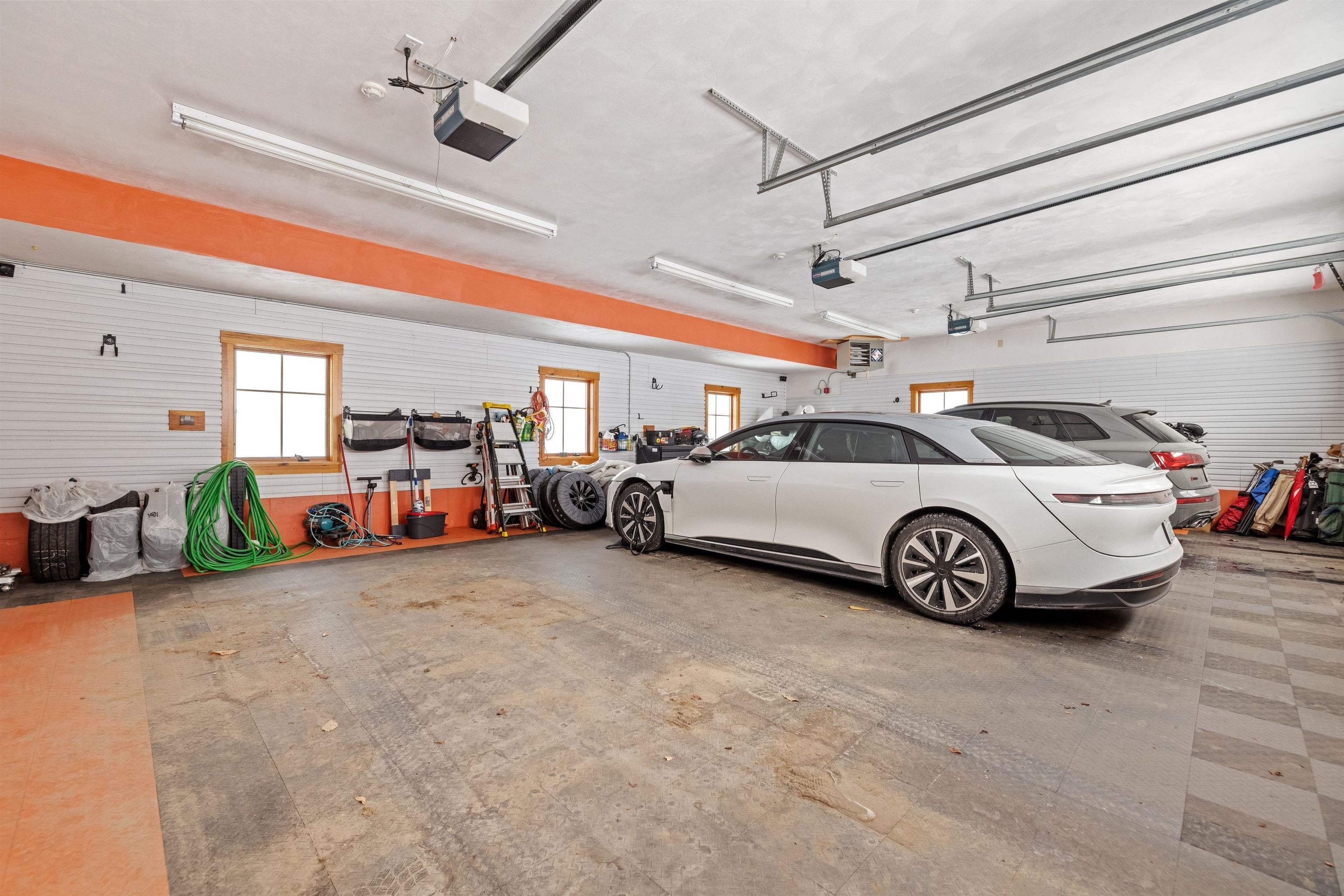 Lincoln, New Hampshire, 03251, United States, 7 Bedrooms Bedrooms, ,4 BathroomsBathrooms,Residential,For Sale,1983511