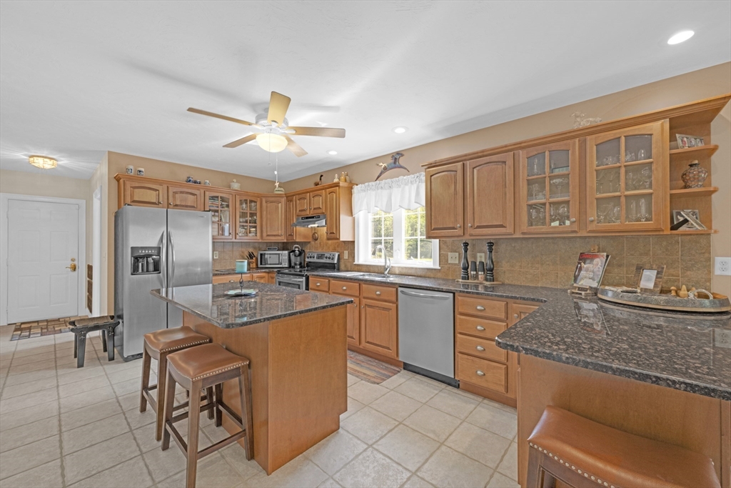 North Brookfield, Massachusetts, 01535, United States, 3 Bedrooms Bedrooms, ,3 BathroomsBathrooms,Residential,For Sale,1905631