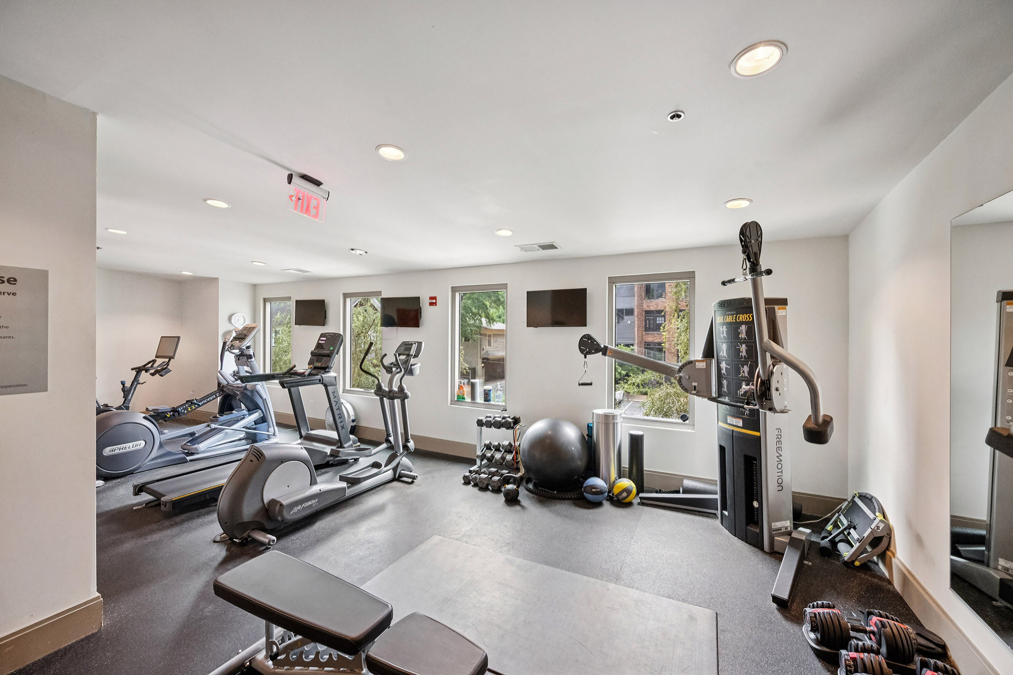  Large One Bedroom Condo in Fantastic Midtown Location - 物件實景