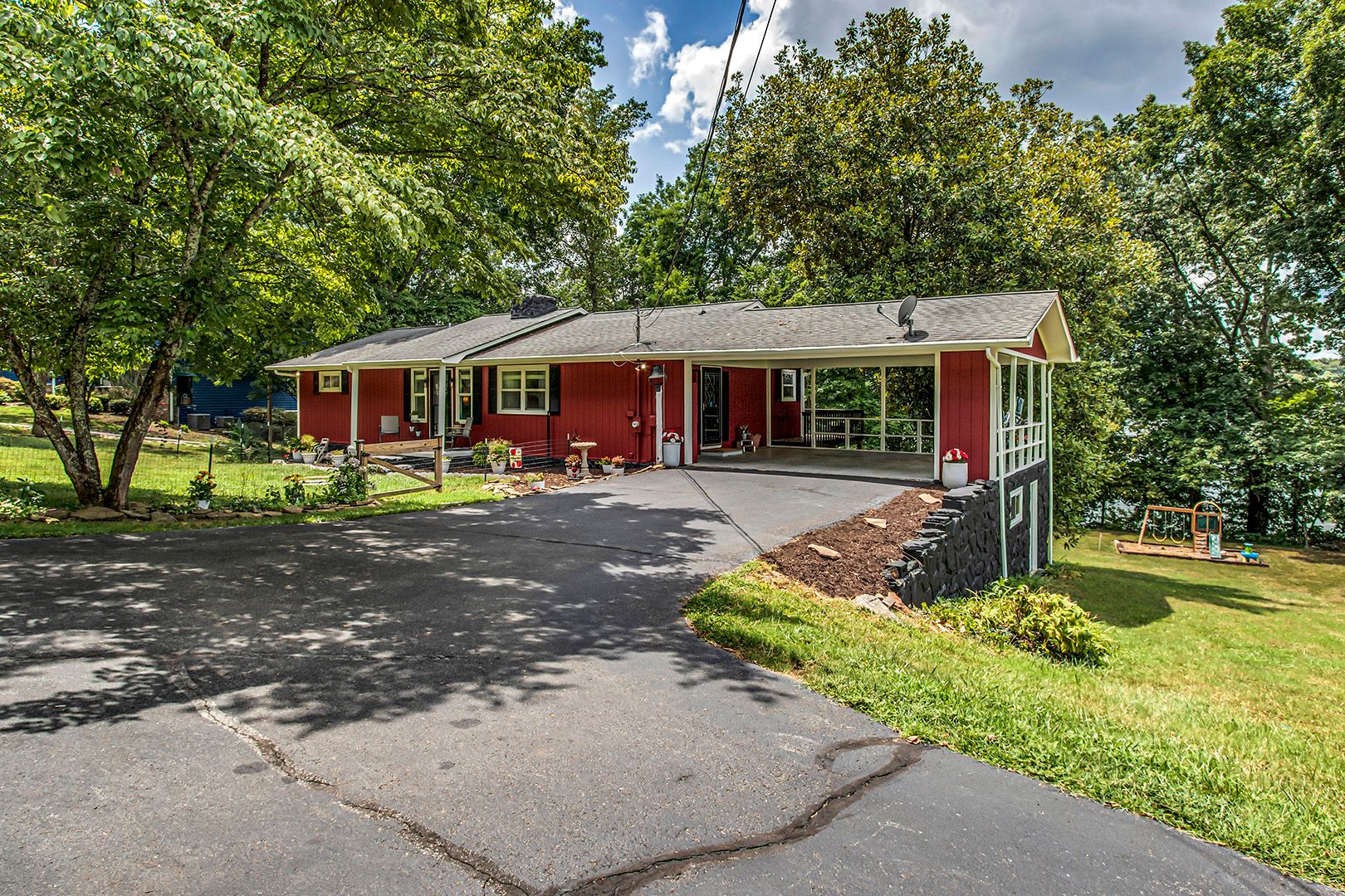 Harriman, Tennessee, 37748, United States, 3 Bedrooms Bedrooms, ,3 BathroomsBathrooms,Residential,For Sale,2011405