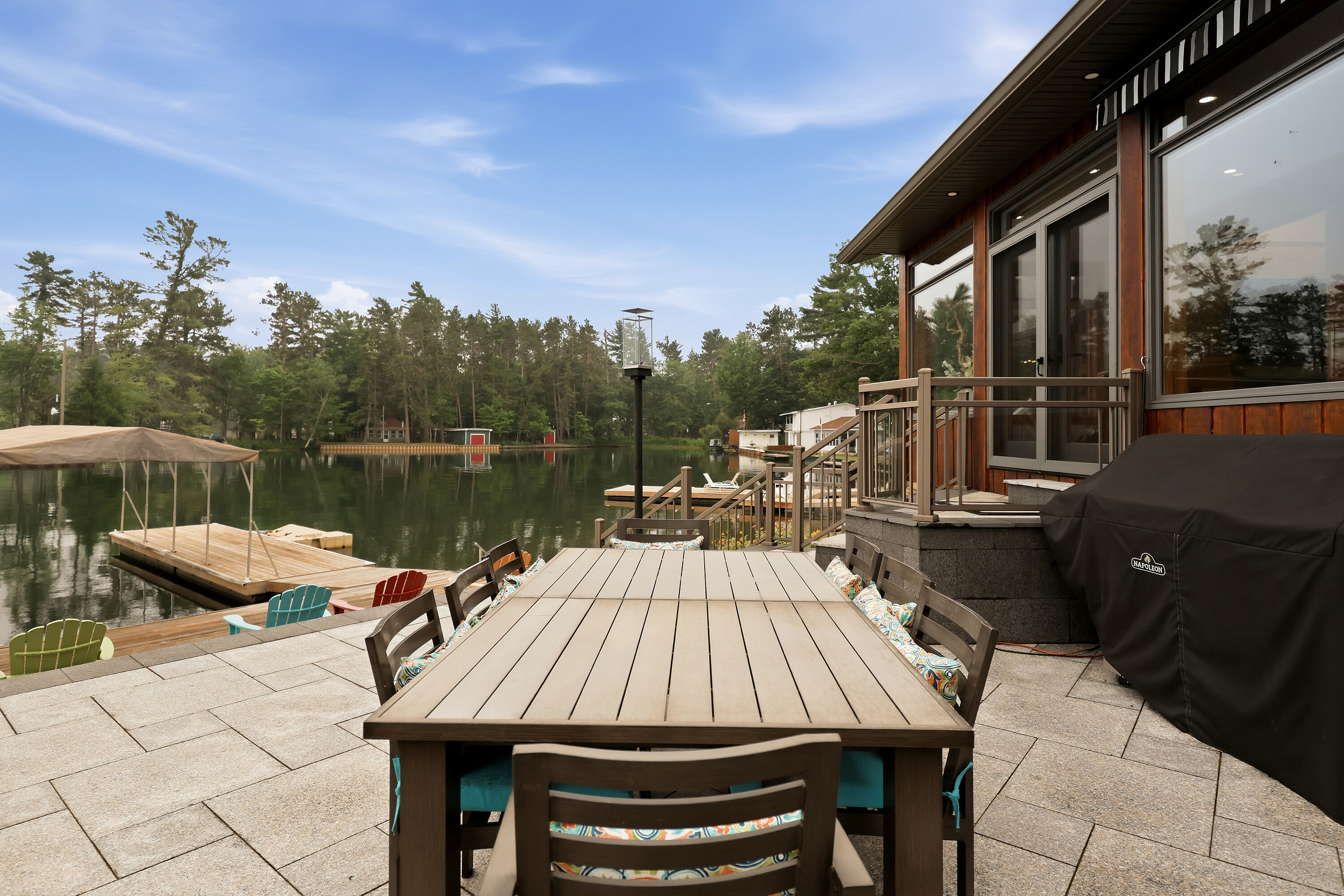  Exceptional Waterfront Home - 物件實景