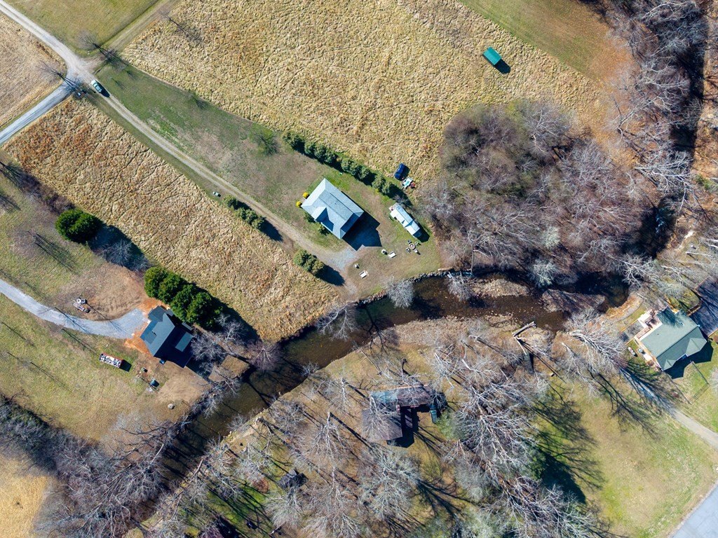 Hayesville, North Carolina, 28904, United States, 3 Bedrooms Bedrooms, ,3 BathroomsBathrooms,Residential,For Sale,2005507