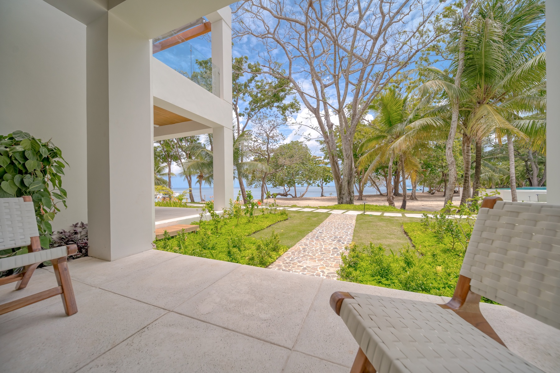  Beachfront Condo B2 in Watercolors Resort, West Bay - 物件實景