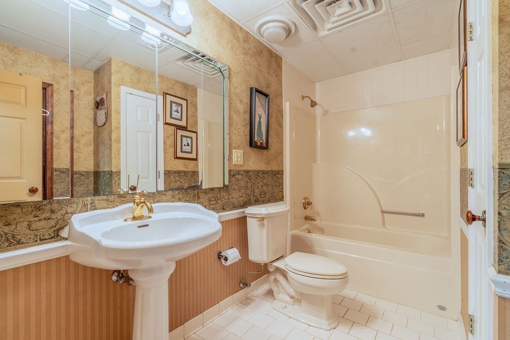 Clarksville, Tennessee, 37043, United States, 7 Bedrooms Bedrooms, ,7 BathroomsBathrooms,Residential,For Sale,1999210