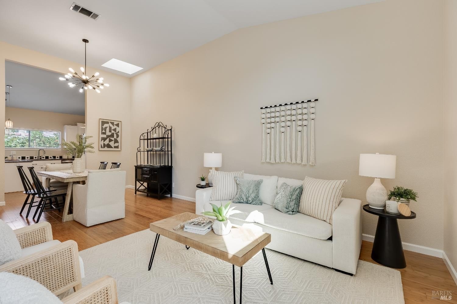 Vacaville, California, 95687, United States, 3 Bedrooms Bedrooms, ,2 BathroomsBathrooms,Residential,For Sale,1932568