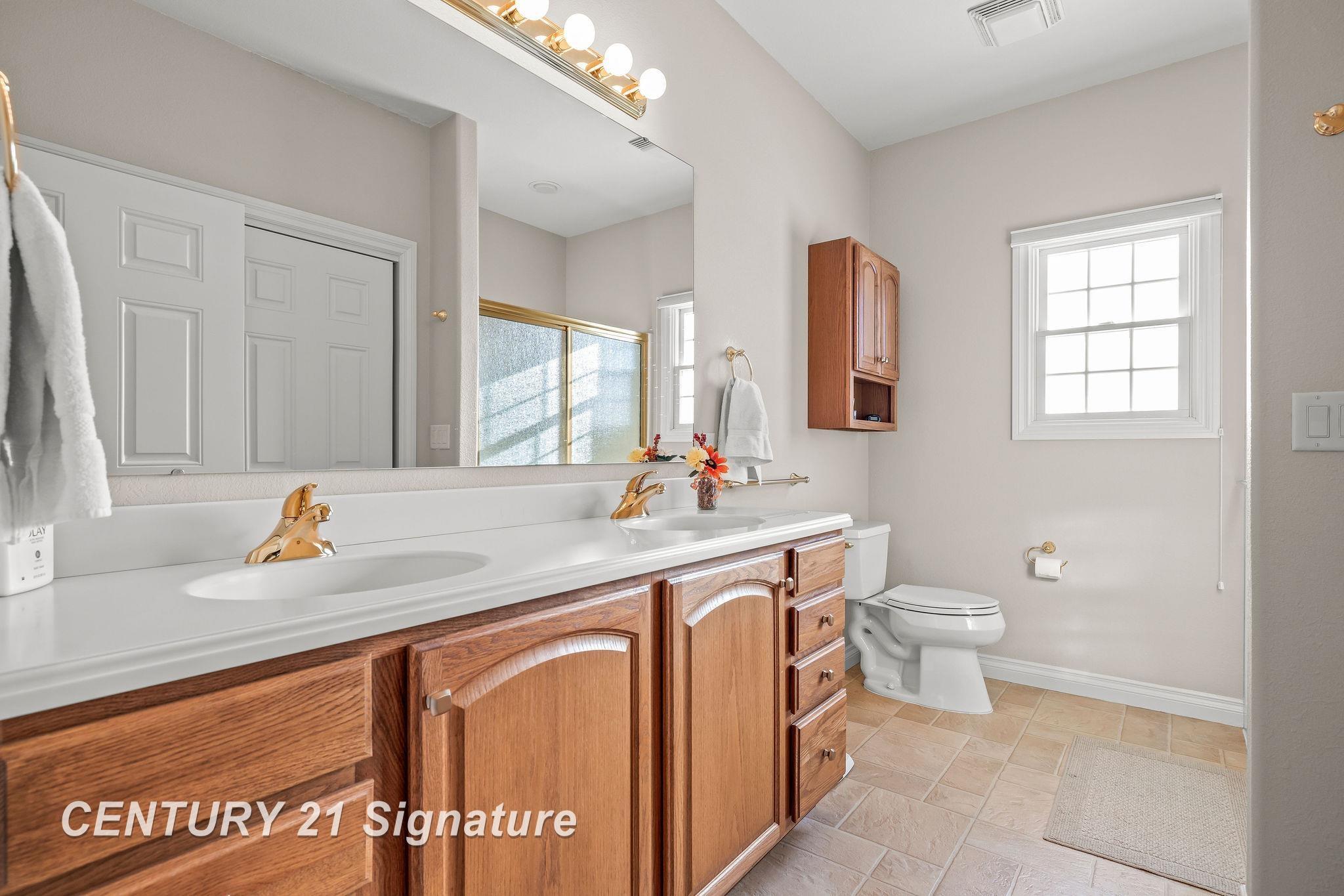 Freeland, Michigan, 48623, United States, 5 Bedrooms Bedrooms, ,4 BathroomsBathrooms,Residential,For Sale,1973671