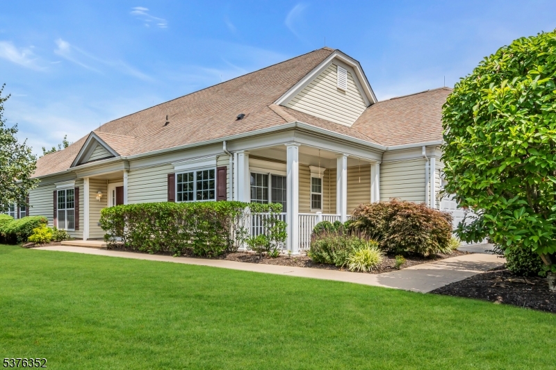 Franklin Twp., New Jersey, 08873, United States, 2 Bedrooms Bedrooms, ,2 BathroomsBathrooms,Residential,For Sale,1911173