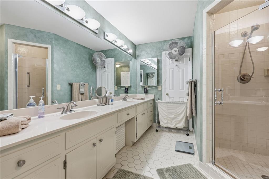 Buford, Georgia, 30518, United States, 4 Bedrooms Bedrooms, ,4 BathroomsBathrooms,Residential,For Sale,1986325