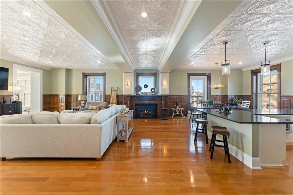 Bristol, Rhode Island, 02809, United States, 2 Bedrooms Bedrooms, ,3 BathroomsBathrooms,Residential,For Sale,1834727