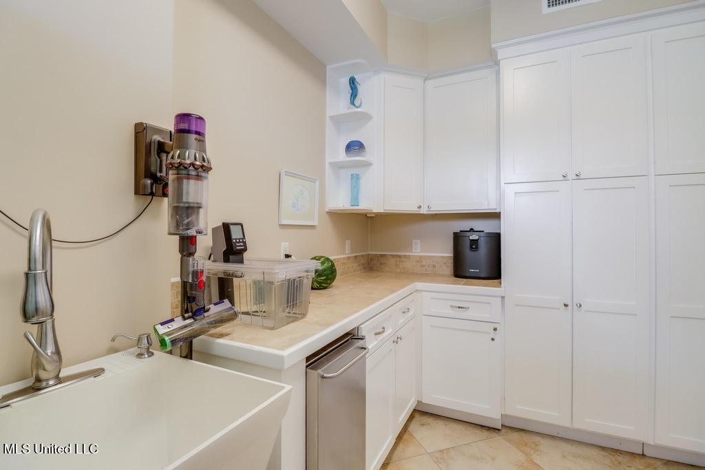 Gulfport, Mississippi, 39507, United States, 4 Bedrooms Bedrooms, ,3 BathroomsBathrooms,Residential,For Sale,1903526