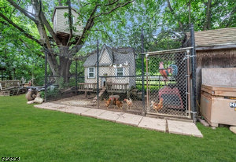 Franklin Twp., New Jersey, 07882, United States, 4 Bedrooms Bedrooms, ,3 BathroomsBathrooms,Residential,For Sale,1957120