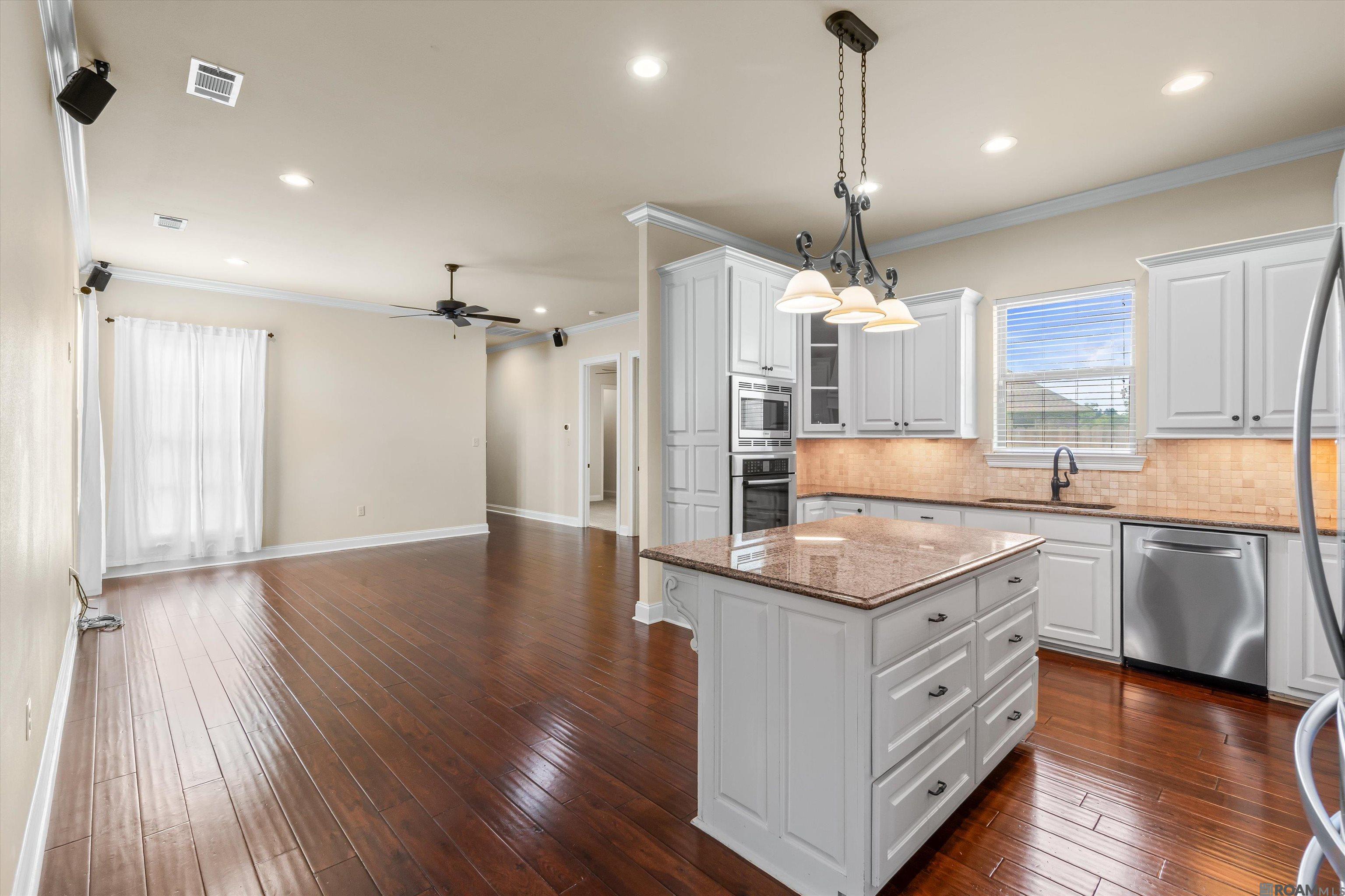 Gonzales, Louisiana, 70737, United States, 5 Bedrooms Bedrooms, ,3 BathroomsBathrooms,Residential,For Sale,1915679