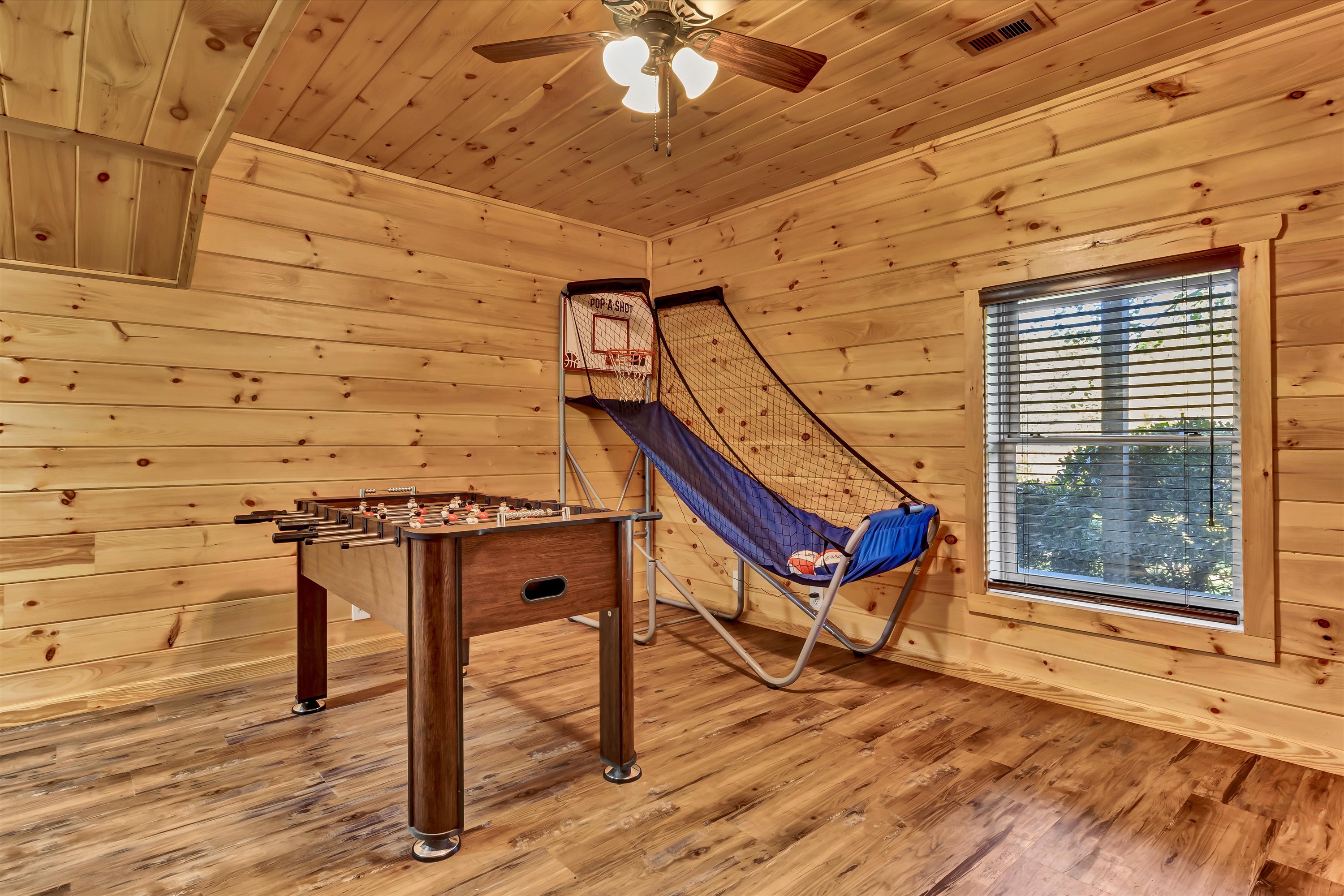 Sevierville, Tennessee, 37862, United States, 4 Bedrooms Bedrooms, ,5 BathroomsBathrooms,Residential,For Sale,1915370