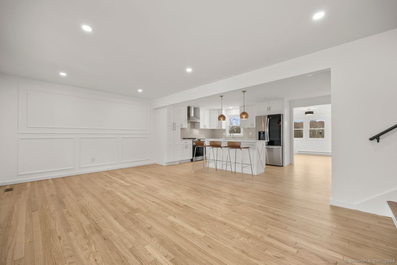 Milford, Connecticut, 06460, United States, 5 Bedrooms Bedrooms, ,3 BathroomsBathrooms,Residential,For Sale,1913239