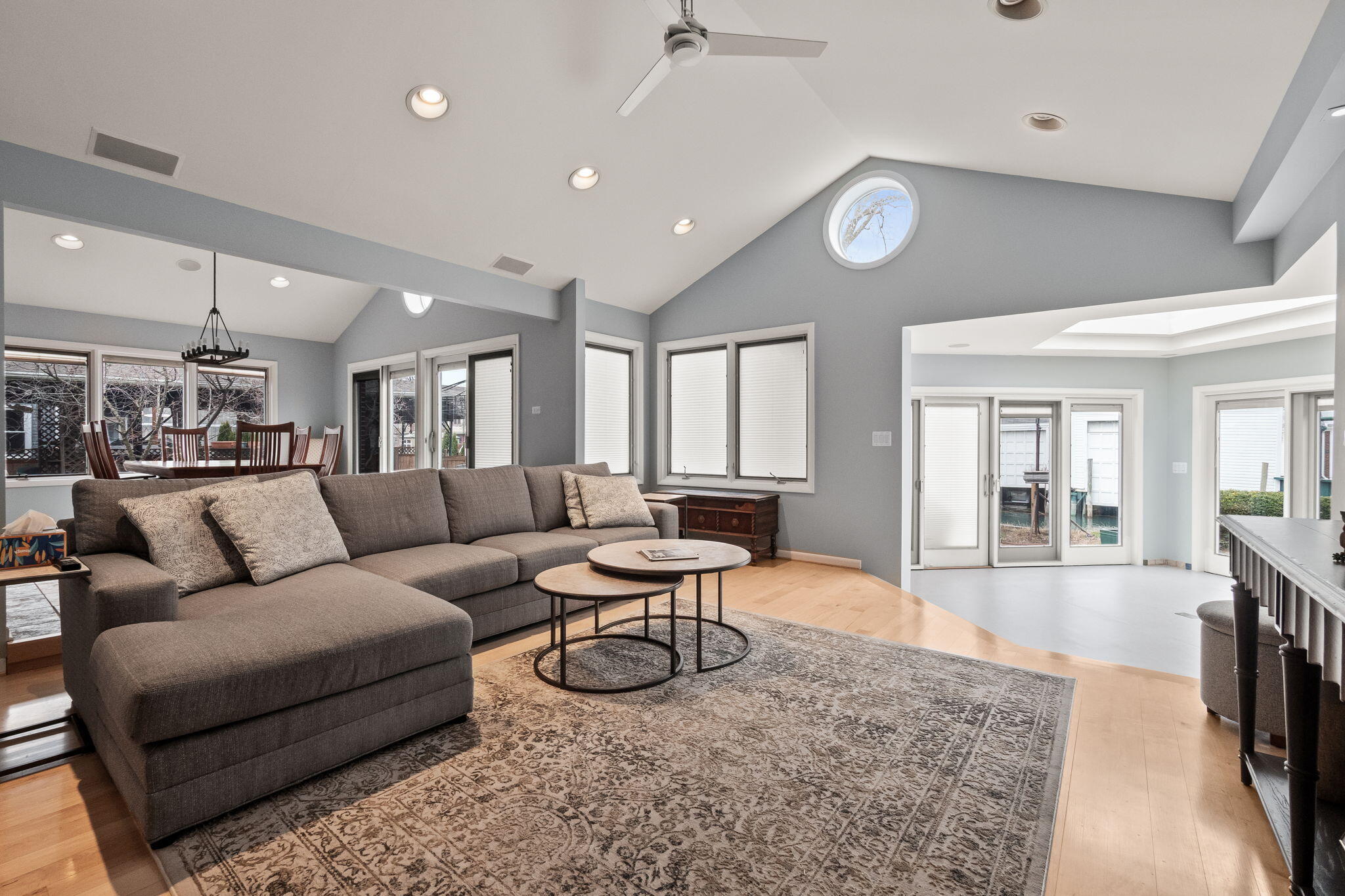 Detroit, Michigan, 48215, United States, 3 Bedrooms Bedrooms, ,4 BathroomsBathrooms,Residential,For Sale,1924310