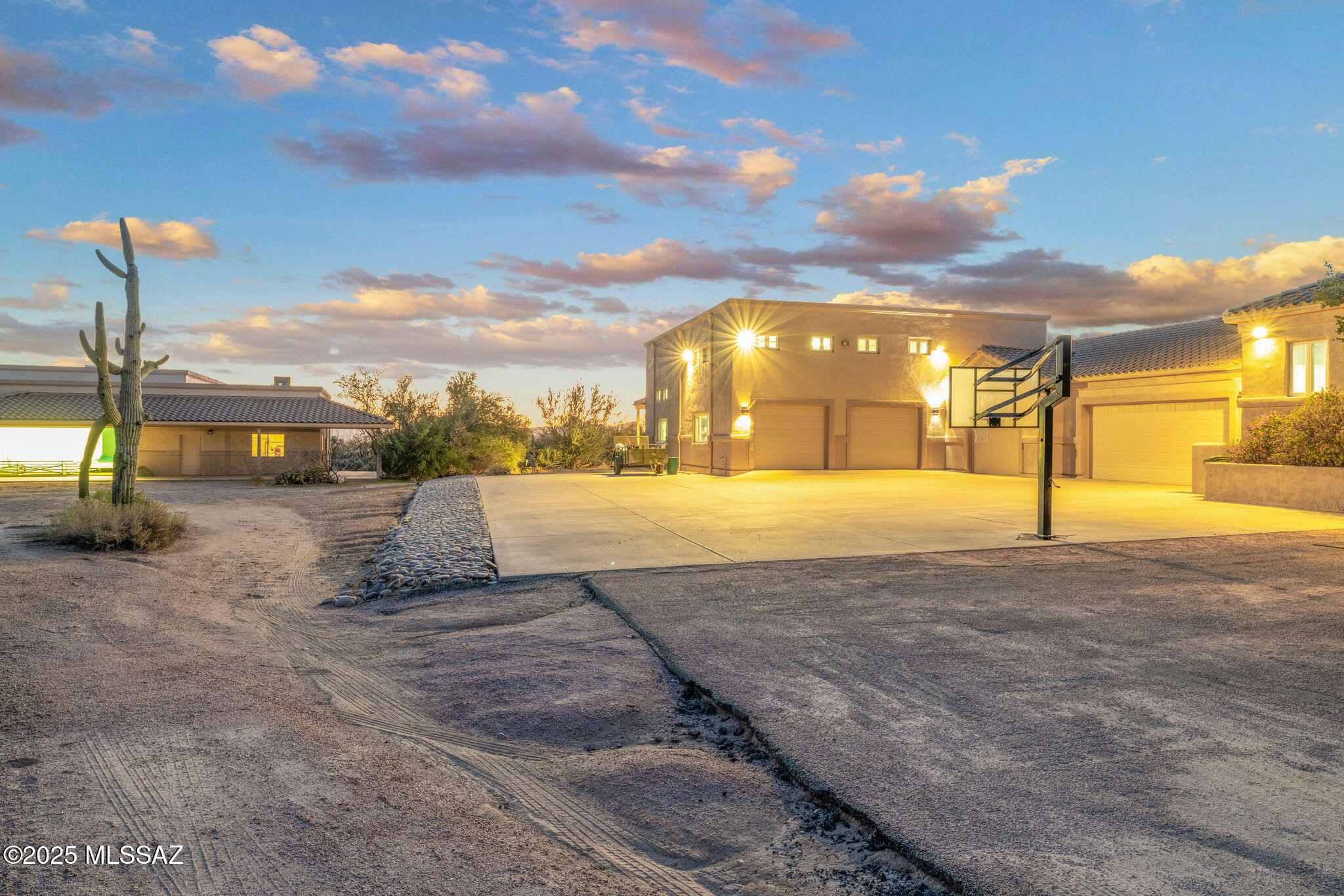 Tucson, Arizona, 85742, United States, 6 Bedrooms Bedrooms, ,6 BathroomsBathrooms,Residential,For Sale,1828344