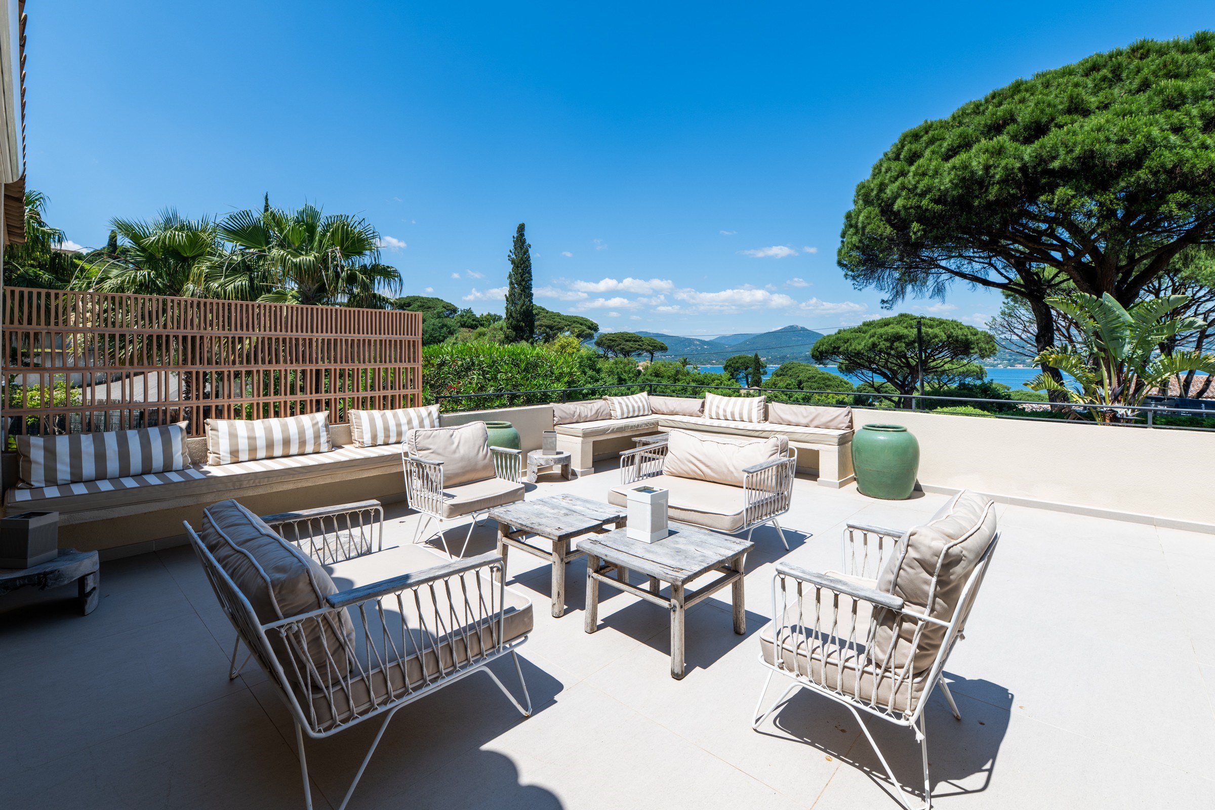 Contemporary villa with sea view for sale in Gassin, at the gateway to Saint-Tr… - 物件實景