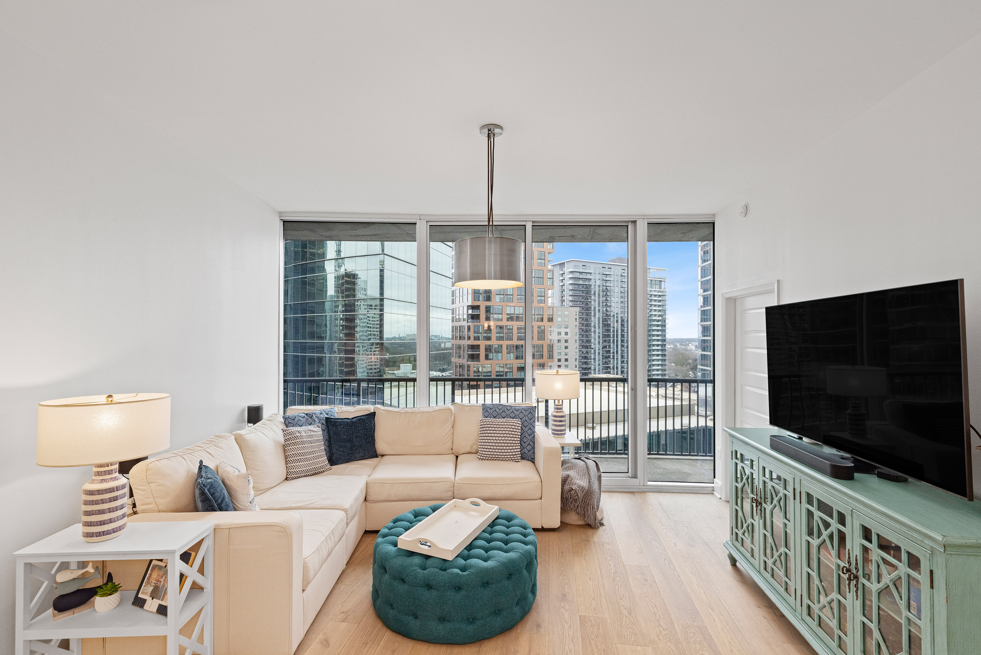  Exceptional Condo Offer Offers an Array of Amenities in a Prime Location - 物件實景