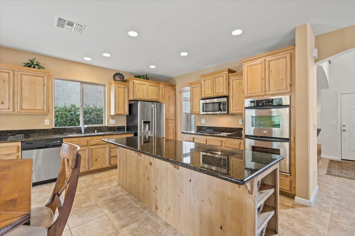 Roseville, California, 95747, United States, 4 Bedrooms Bedrooms, ,3 BathroomsBathrooms,Residential,For Sale,1928069