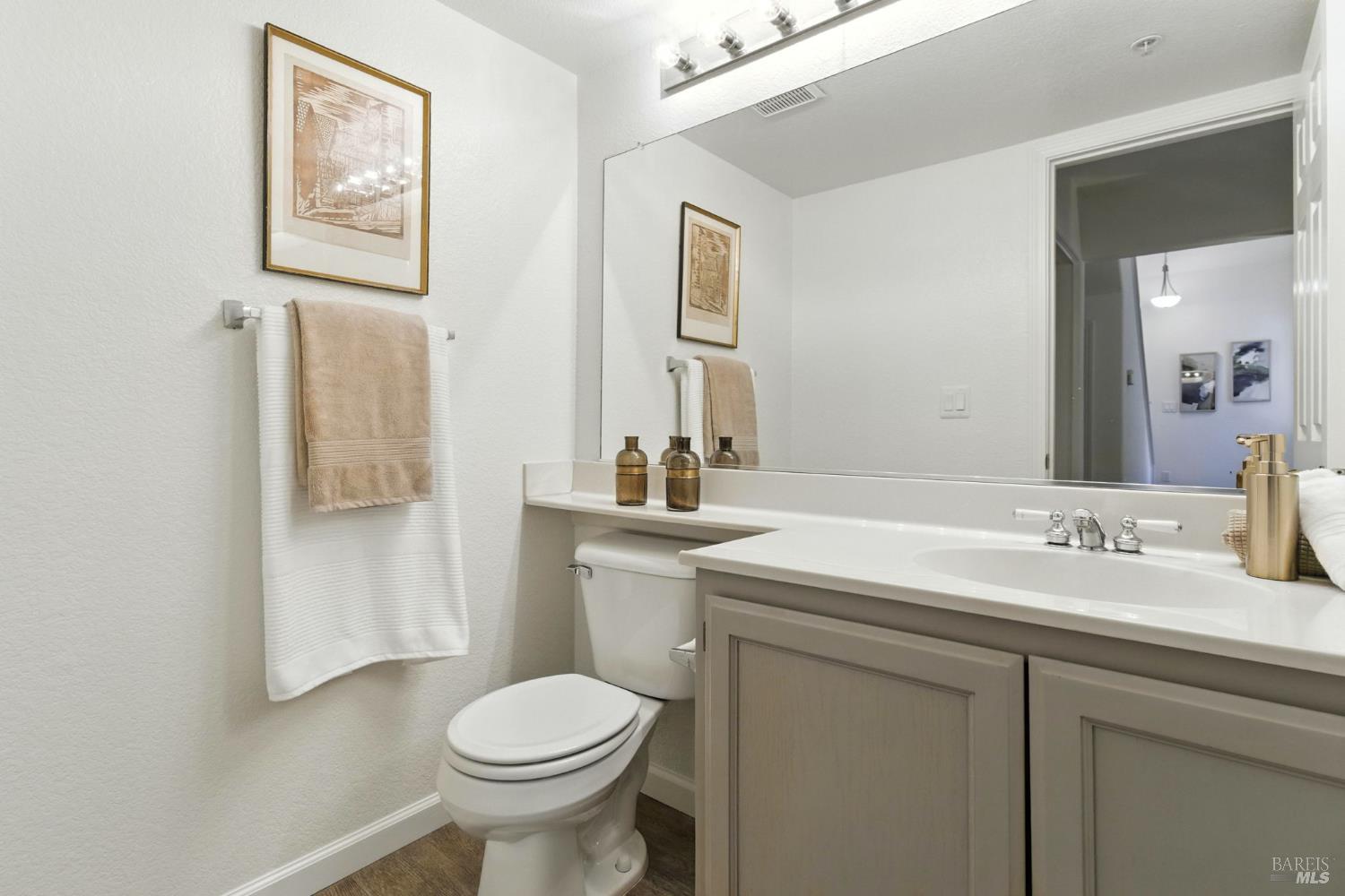 Petaluma, California, 94954, United States, 3 Bedrooms Bedrooms, ,3 BathroomsBathrooms,Residential,For Sale,1941666