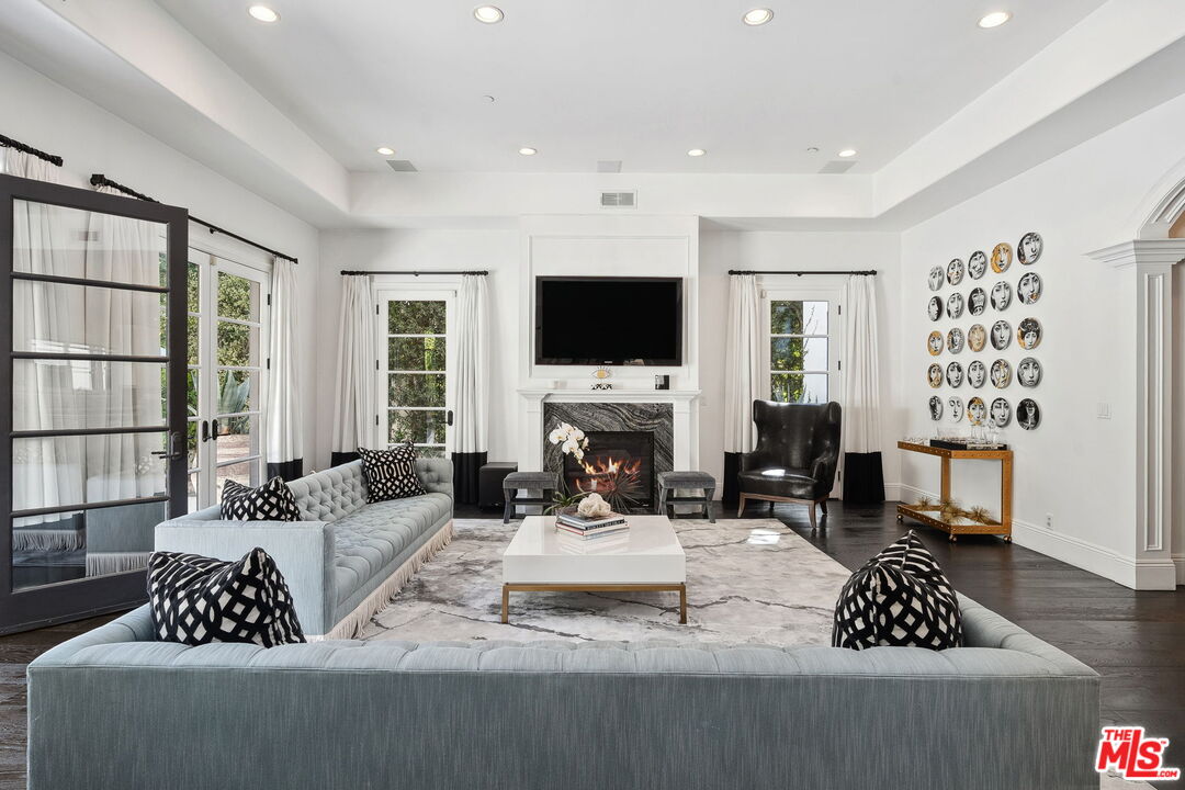 Beverly Hills Post Office, California, 90210, United States, 5 Bedrooms Bedrooms, ,6 BathroomsBathrooms,Residential,For Sale,1723543