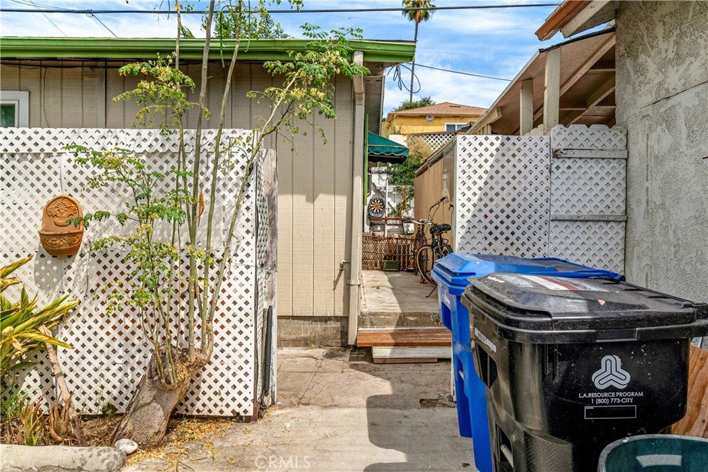 Los Angeles, California, 90032, United States, 3 Bedrooms Bedrooms, ,1 BathroomBathrooms,Residential,For Sale,1923092