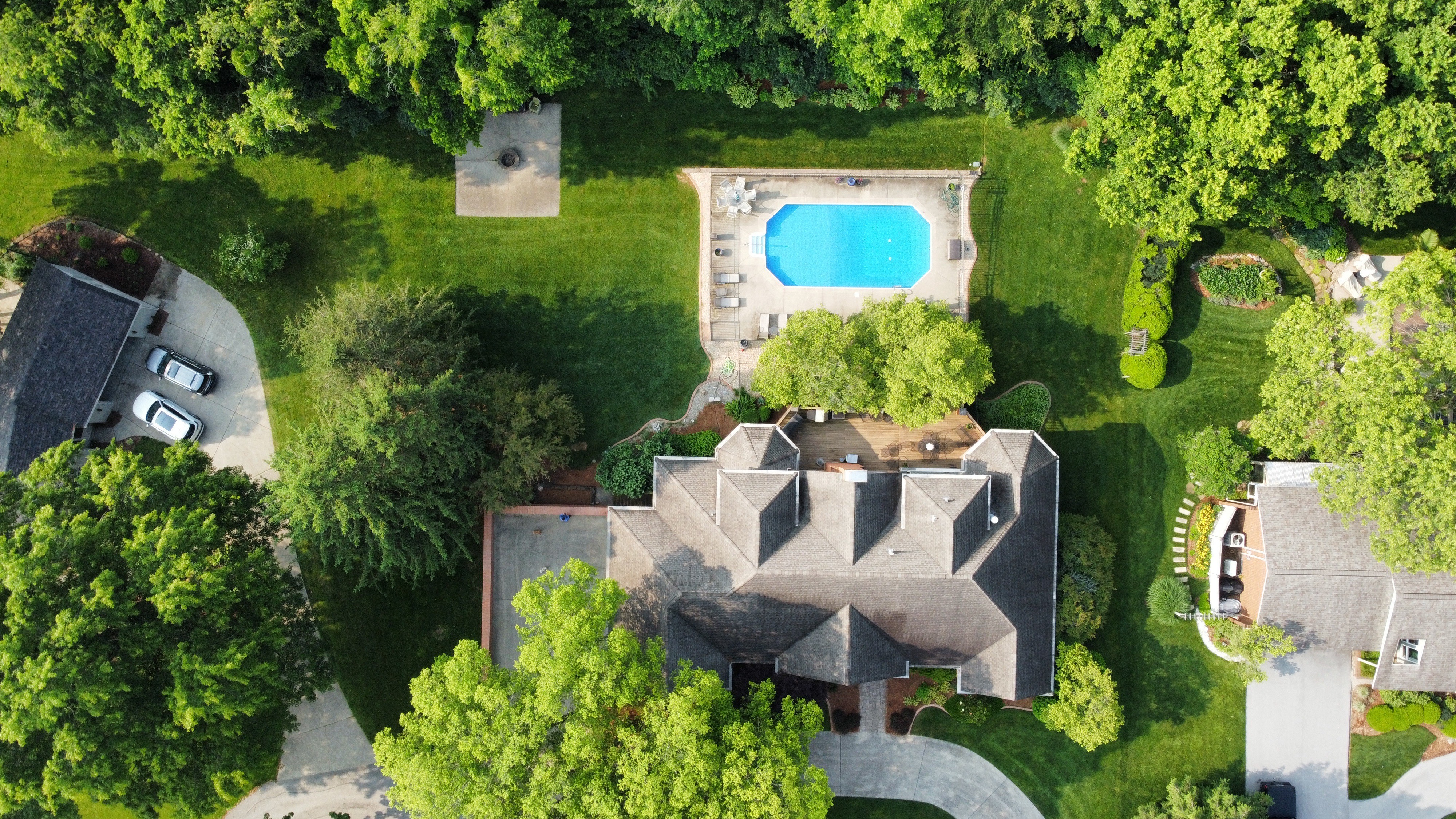 Frankfort, Kentucky, 40601, United States, 5 Bedrooms Bedrooms, ,4 BathroomsBathrooms,Residential,For Sale,1983551