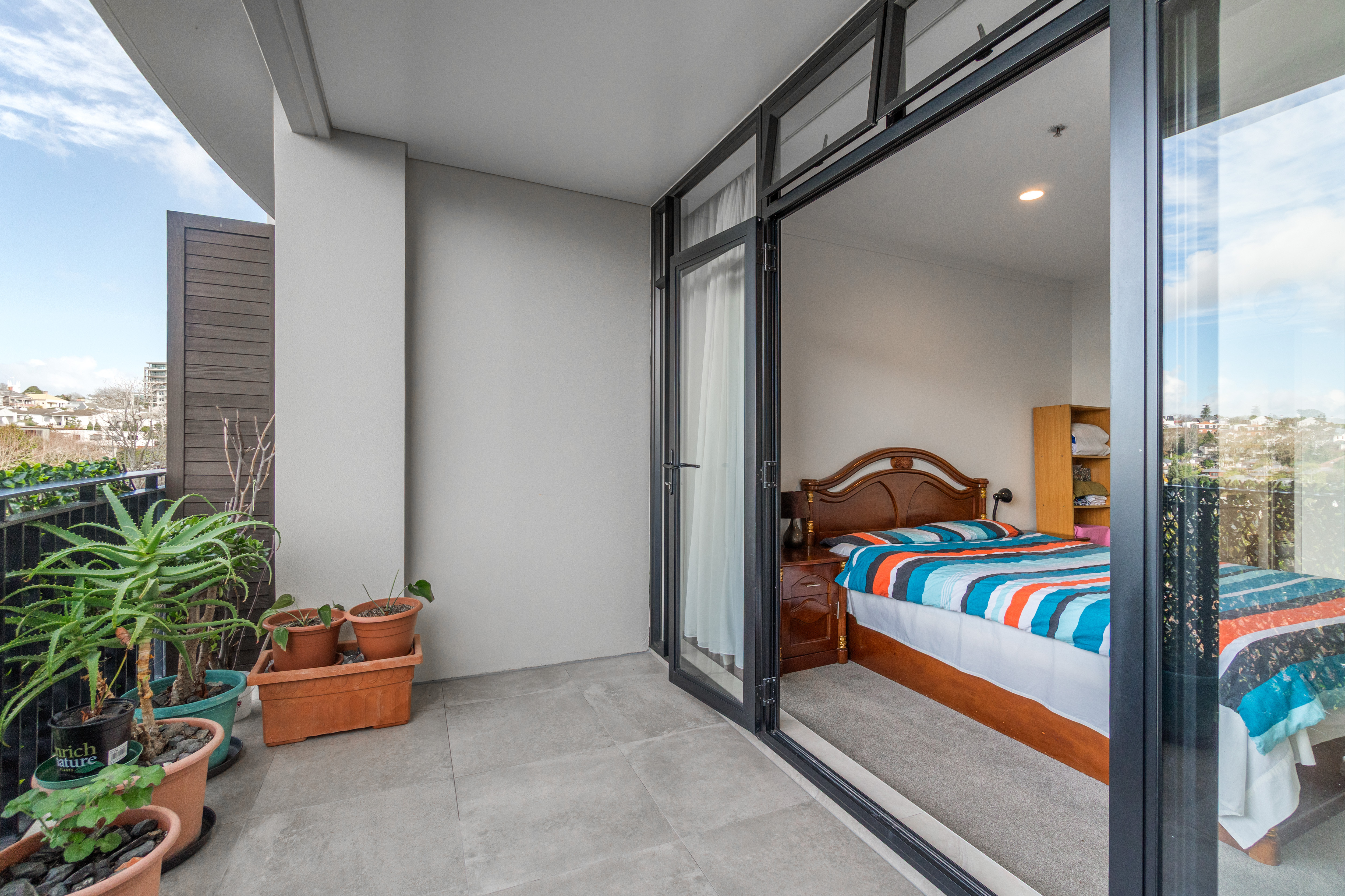  2F James Cook Cres - 物件實景