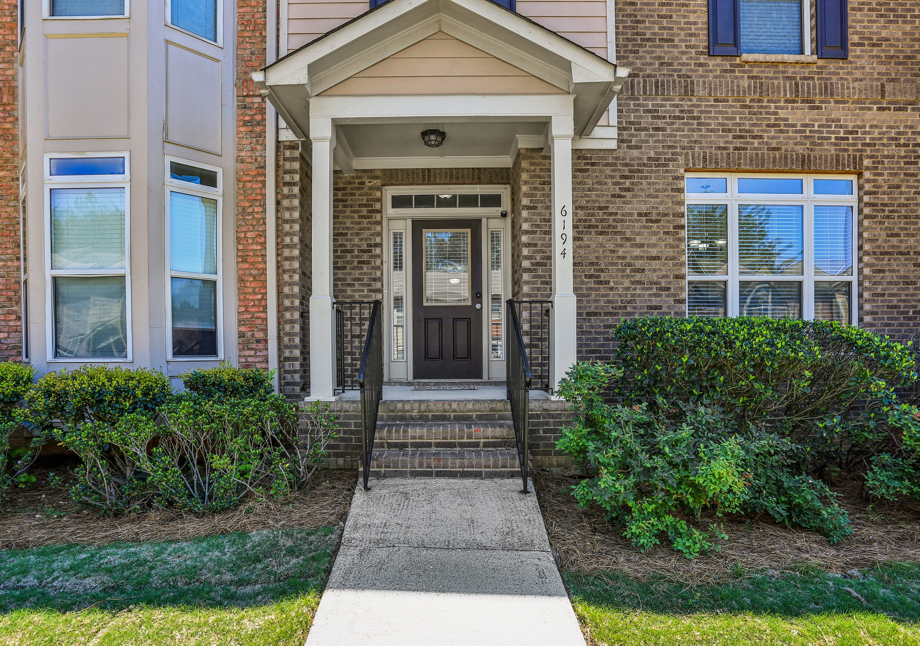  Spacious Three Level Townhome in the Desirable Thorncrest Community - 物件實景