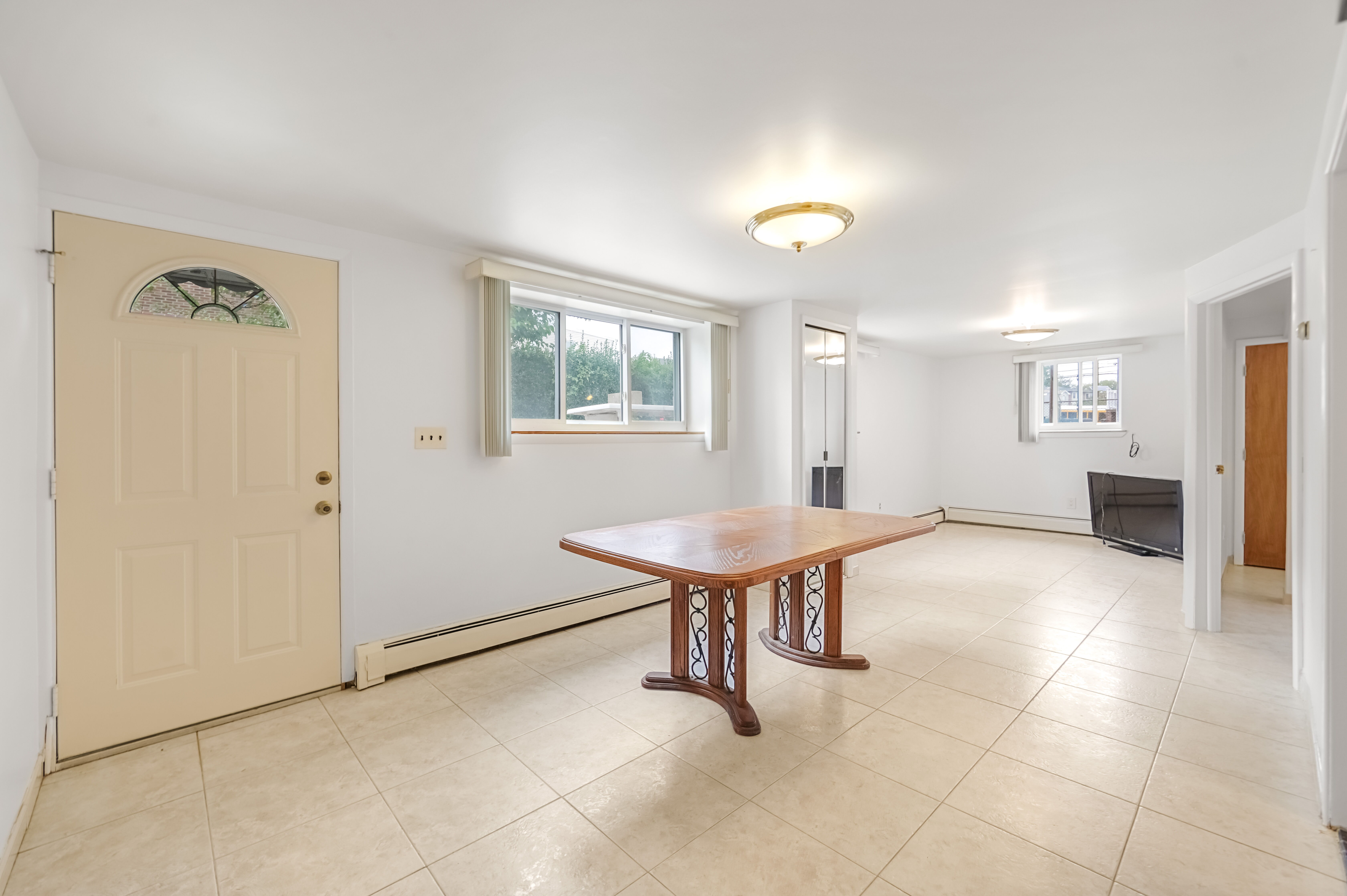 Cliffside Park, New Jersey, 07010, United States, 3 Bedrooms Bedrooms, ,1 BathroomBathrooms,Residential,For Sale,1982827