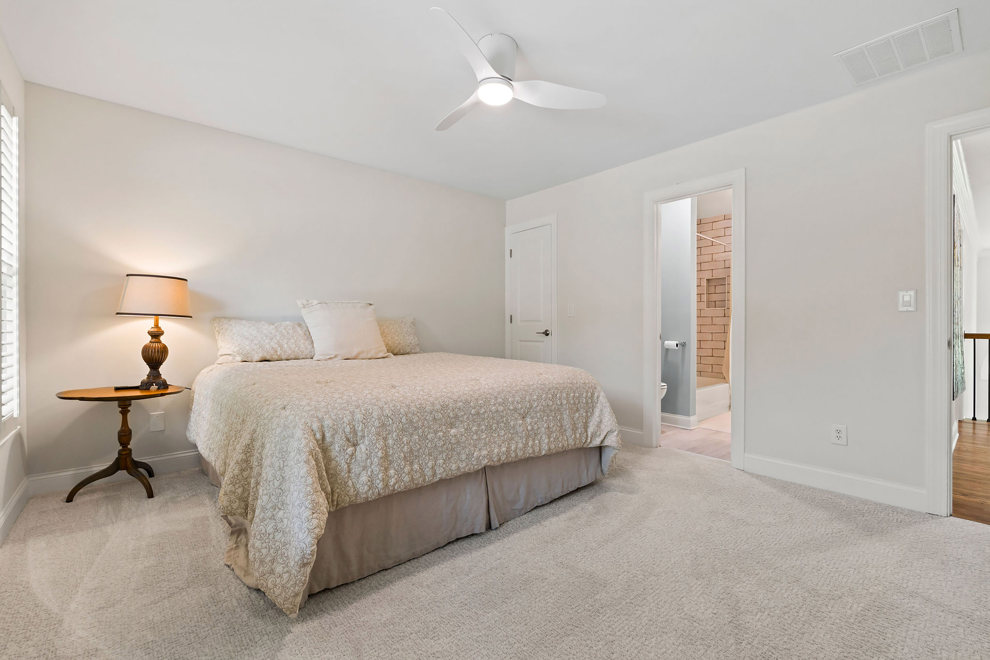  Roswell Home Blends Charm, Privacy and Location - 物件實景