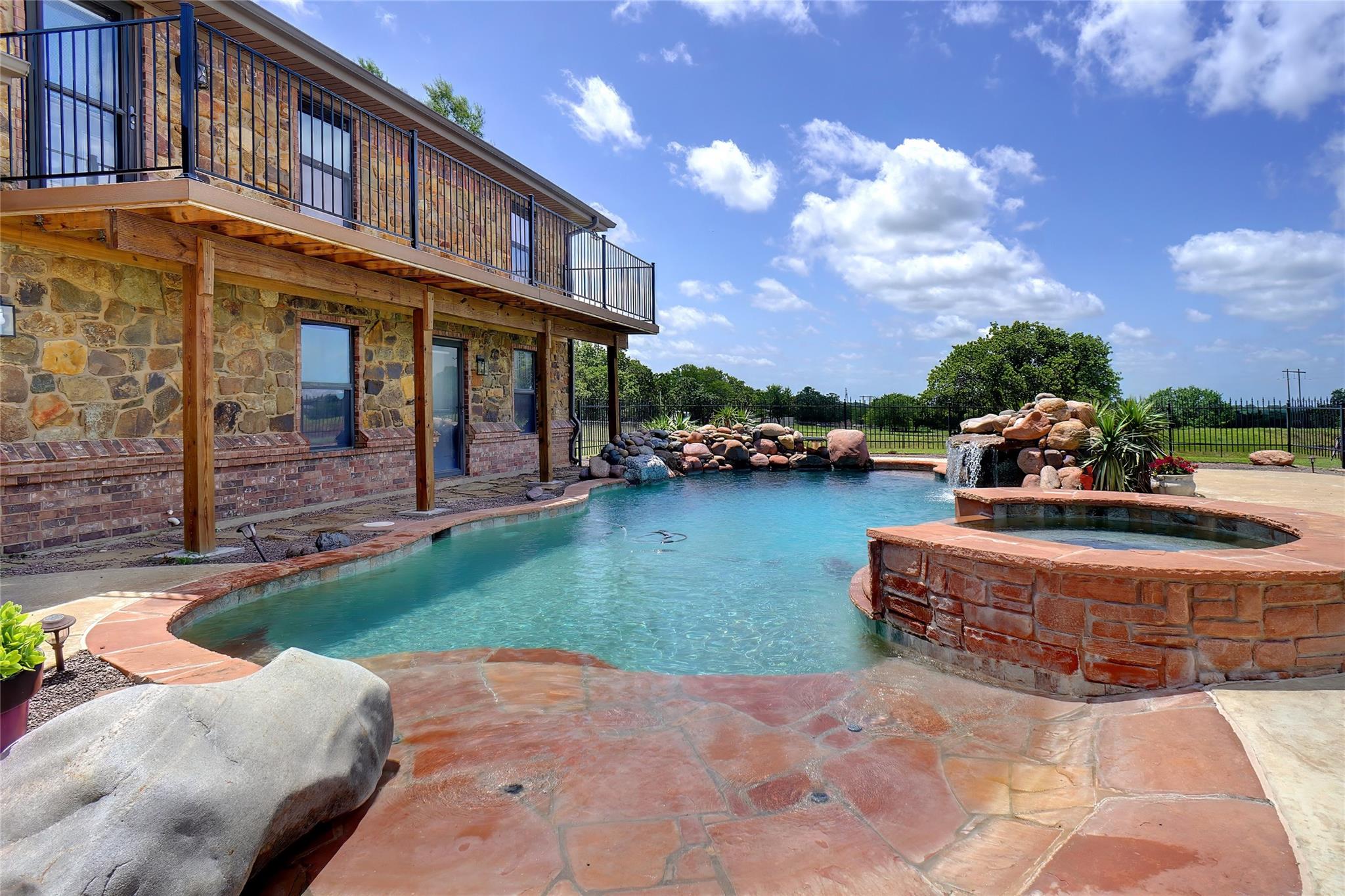 Decatur, Texas, 76234, United States, 7 Bedrooms Bedrooms, ,6 BathroomsBathrooms,Residential,For Sale,1976001