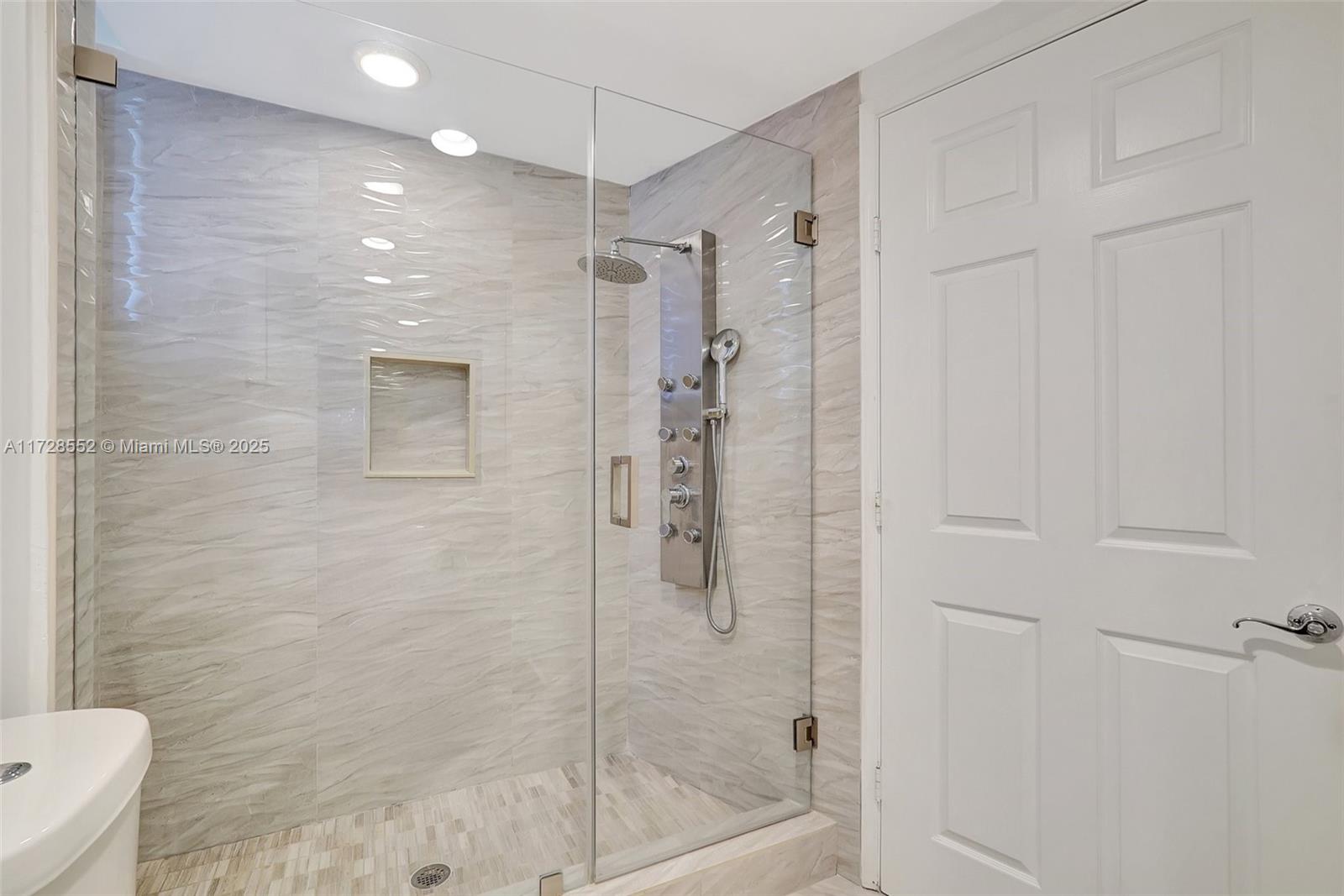 Aventura, Florida, 33180, United States, 2 Bedrooms Bedrooms, ,3 BathroomsBathrooms,Residential,For Sale,1690354
