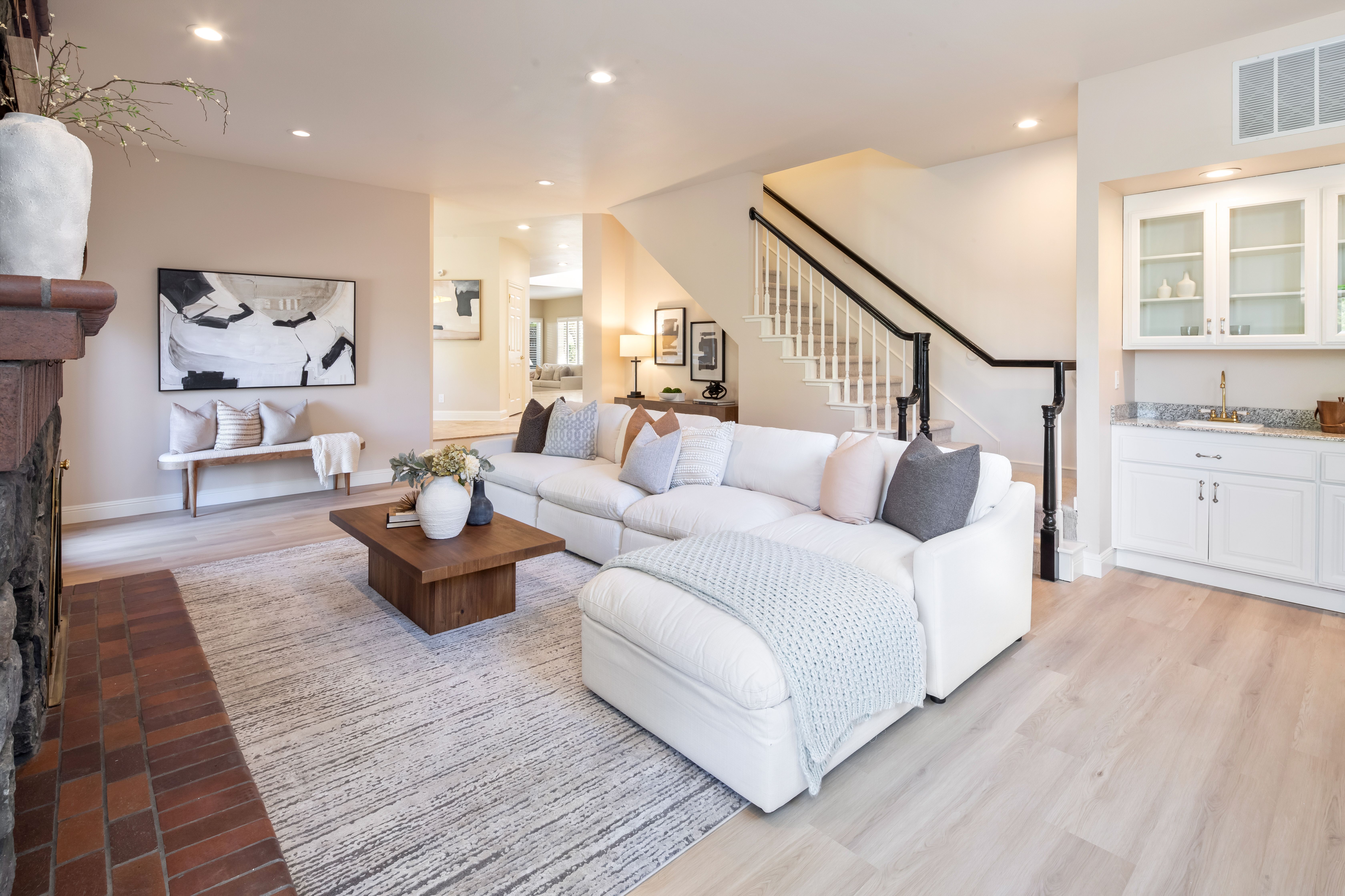  Grand Tudor Estate Offering Luxury Living in Gated Vineyard Heights - 物件實景
