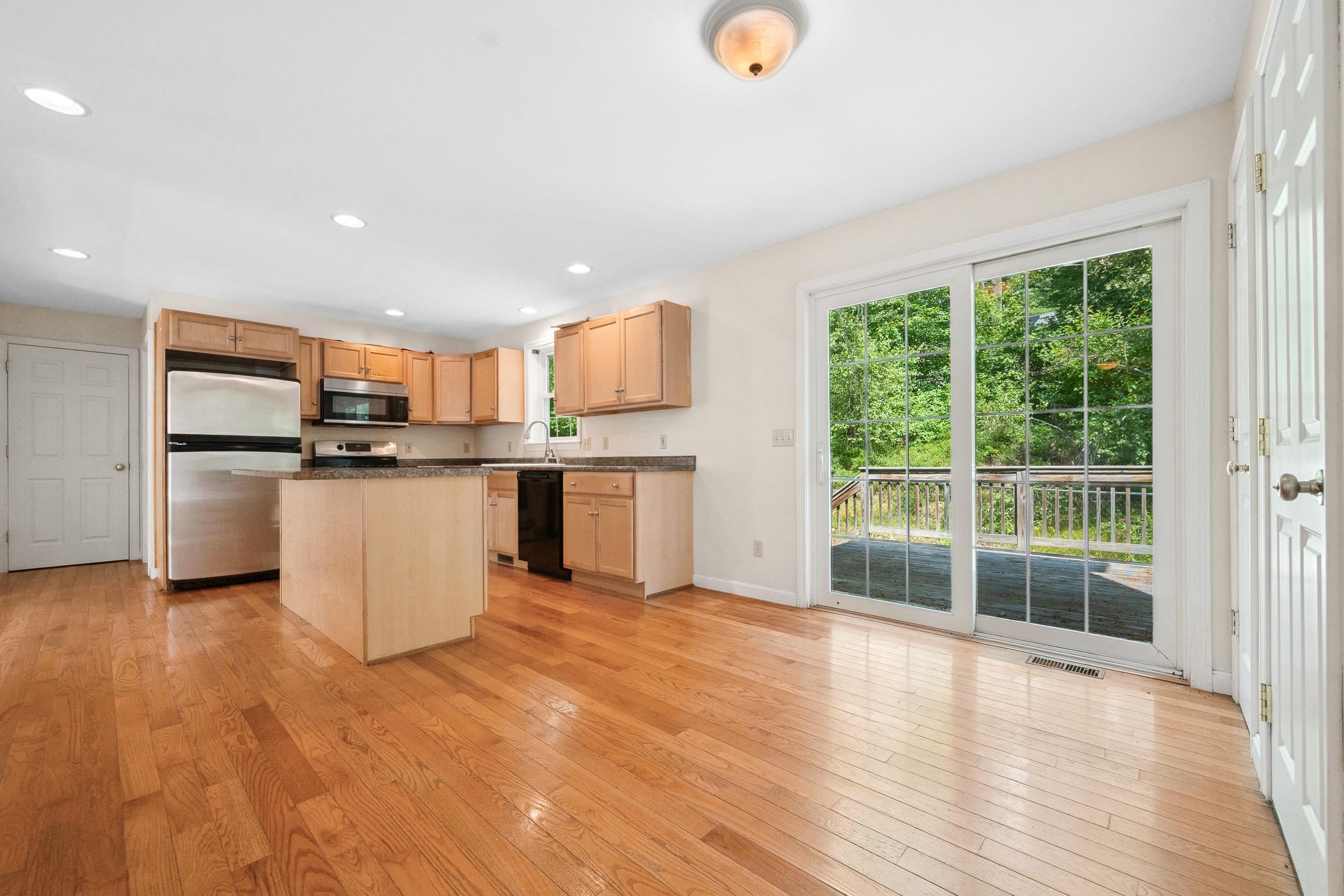 Conway, New Hampshire, 03813, United States, 3 Bedrooms Bedrooms, ,2 BathroomsBathrooms,Residential,For Sale,1906955