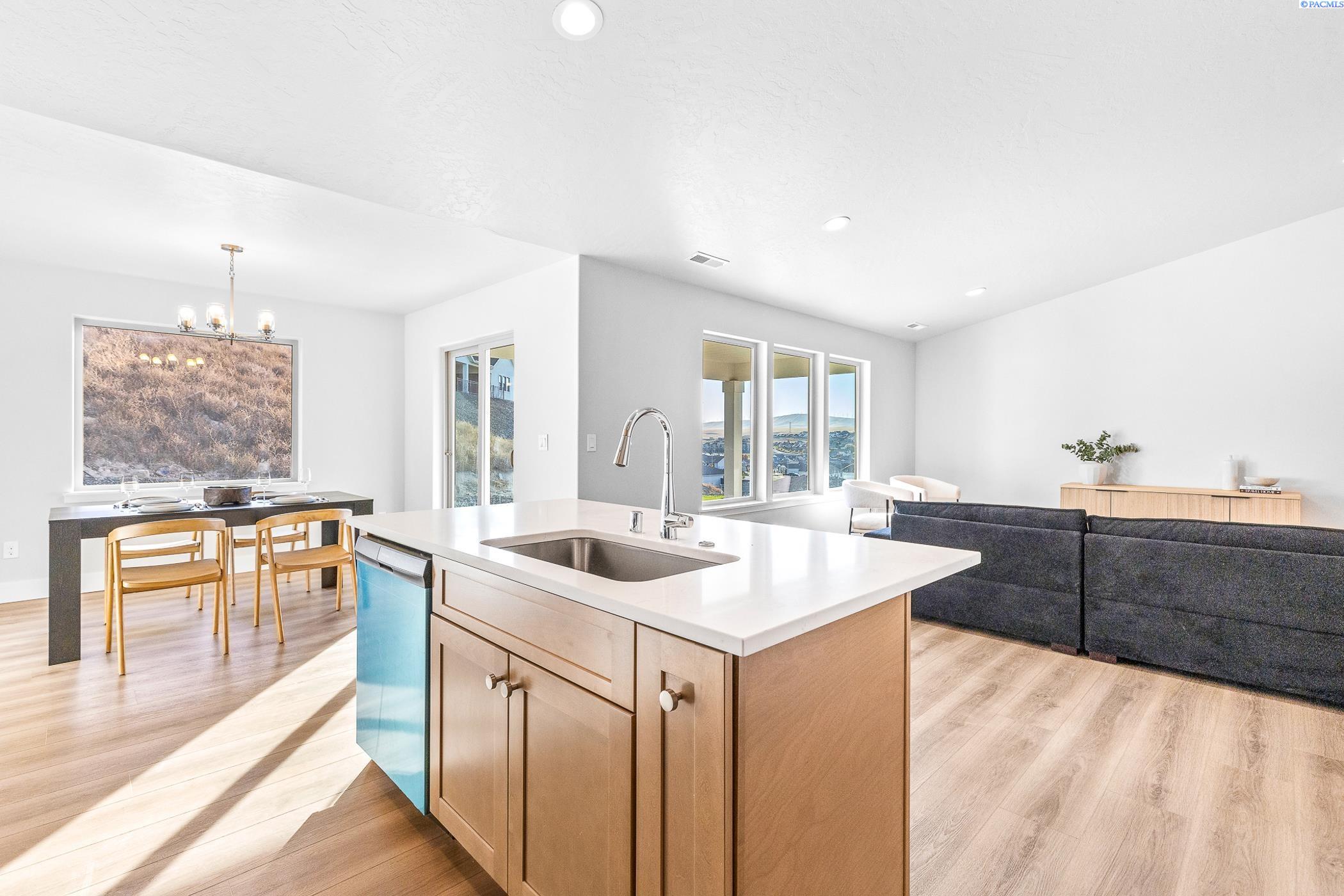 Kennewick, Washington, 99338, United States, 3 Bedrooms Bedrooms, ,1 BathroomBathrooms,Residential,For Sale,1969367