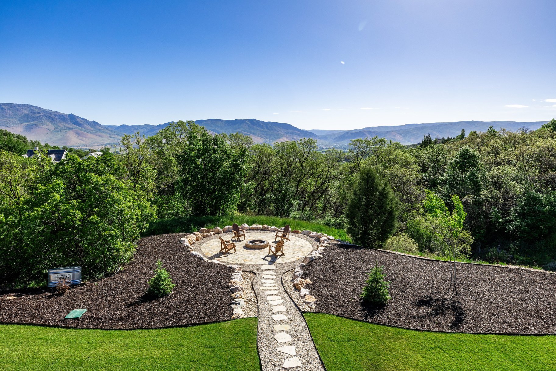  Welcome to a Private Mountain Luxury Retreat on Iconic Old Snowbasin Road - 物件實景