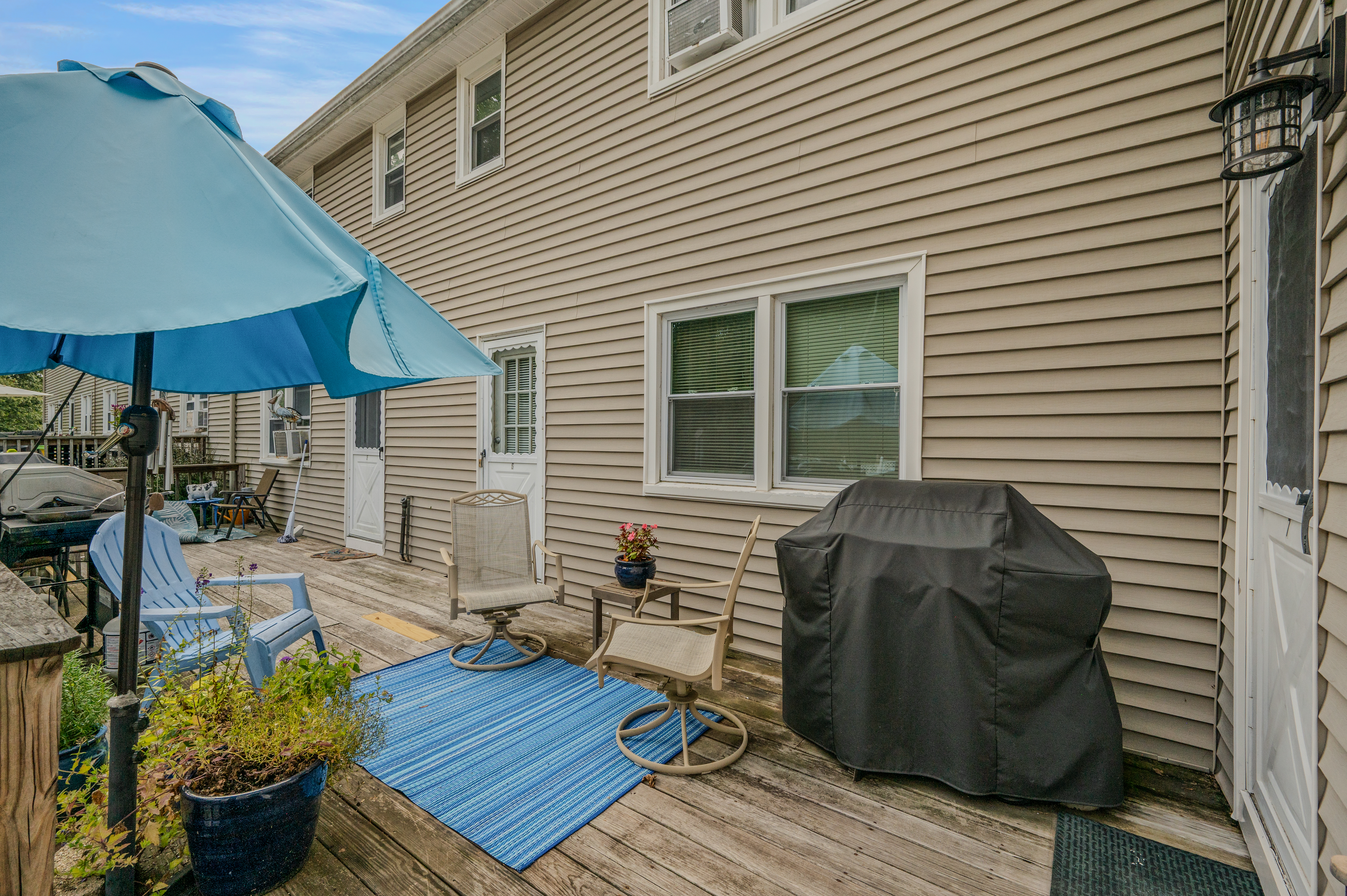  Discover easy coastal living in this sun-drenched Niantic townhouse. - 物件實景