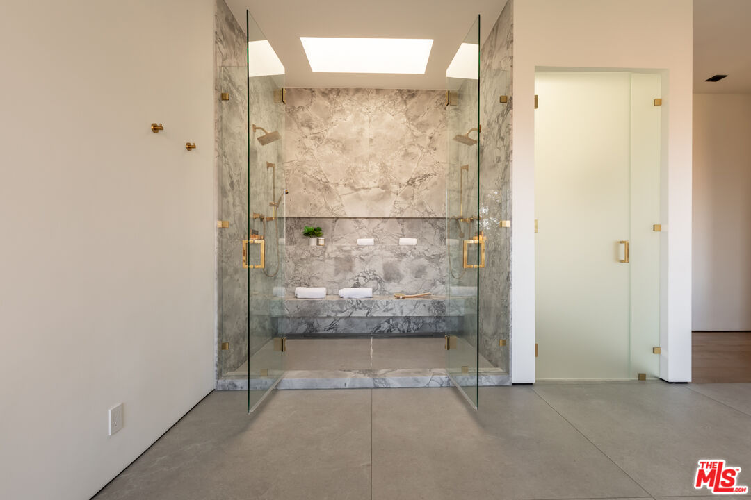 Beverly Hills, California, 90210, United States, 6 Bedrooms Bedrooms, ,6 BathroomsBathrooms,Residential,For Sale,1692711