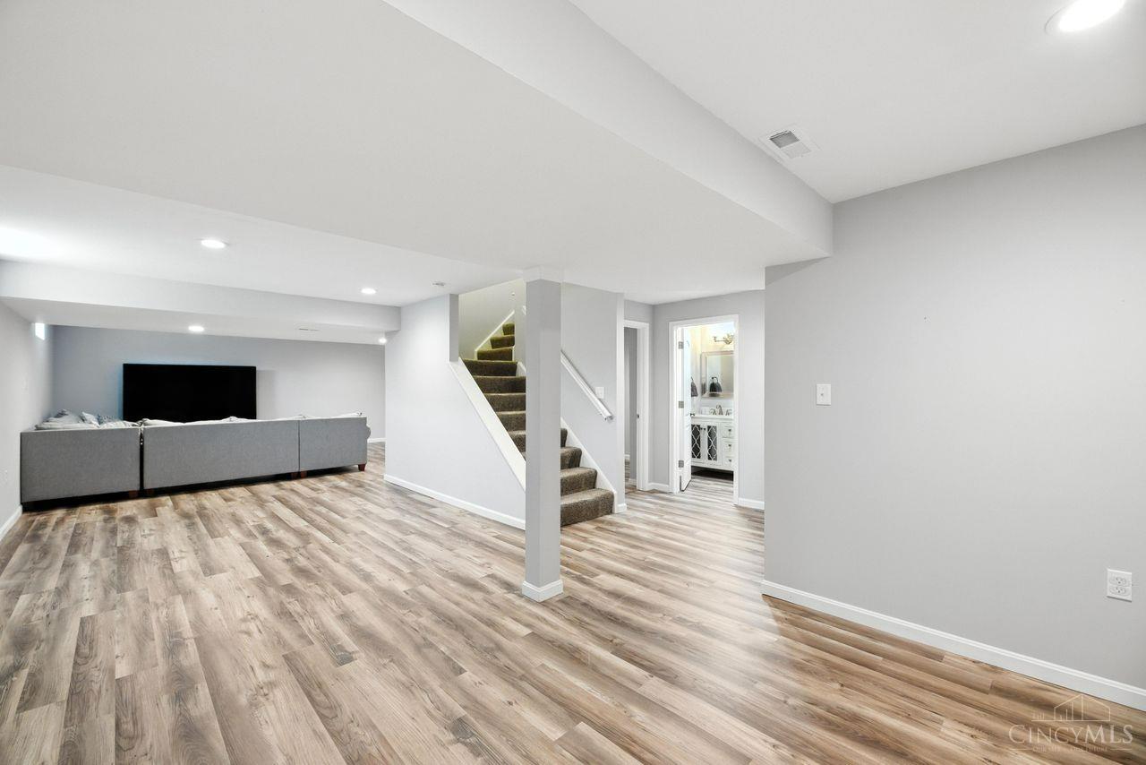 Loveland, Ohio, 45140, United States, 4 Bedrooms Bedrooms, ,4 BathroomsBathrooms,Residential,For Sale,1901126